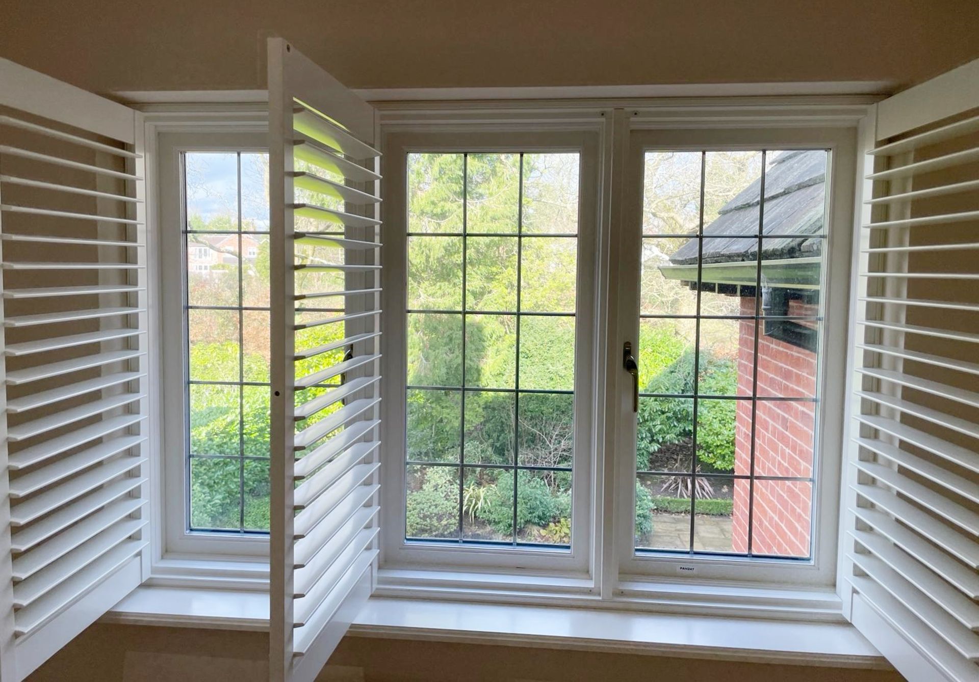 1 x Hardwood Timber Double Glazed Leaded 3-Pane Window Frame fitted with Shutter Blinds - Image 3 of 12