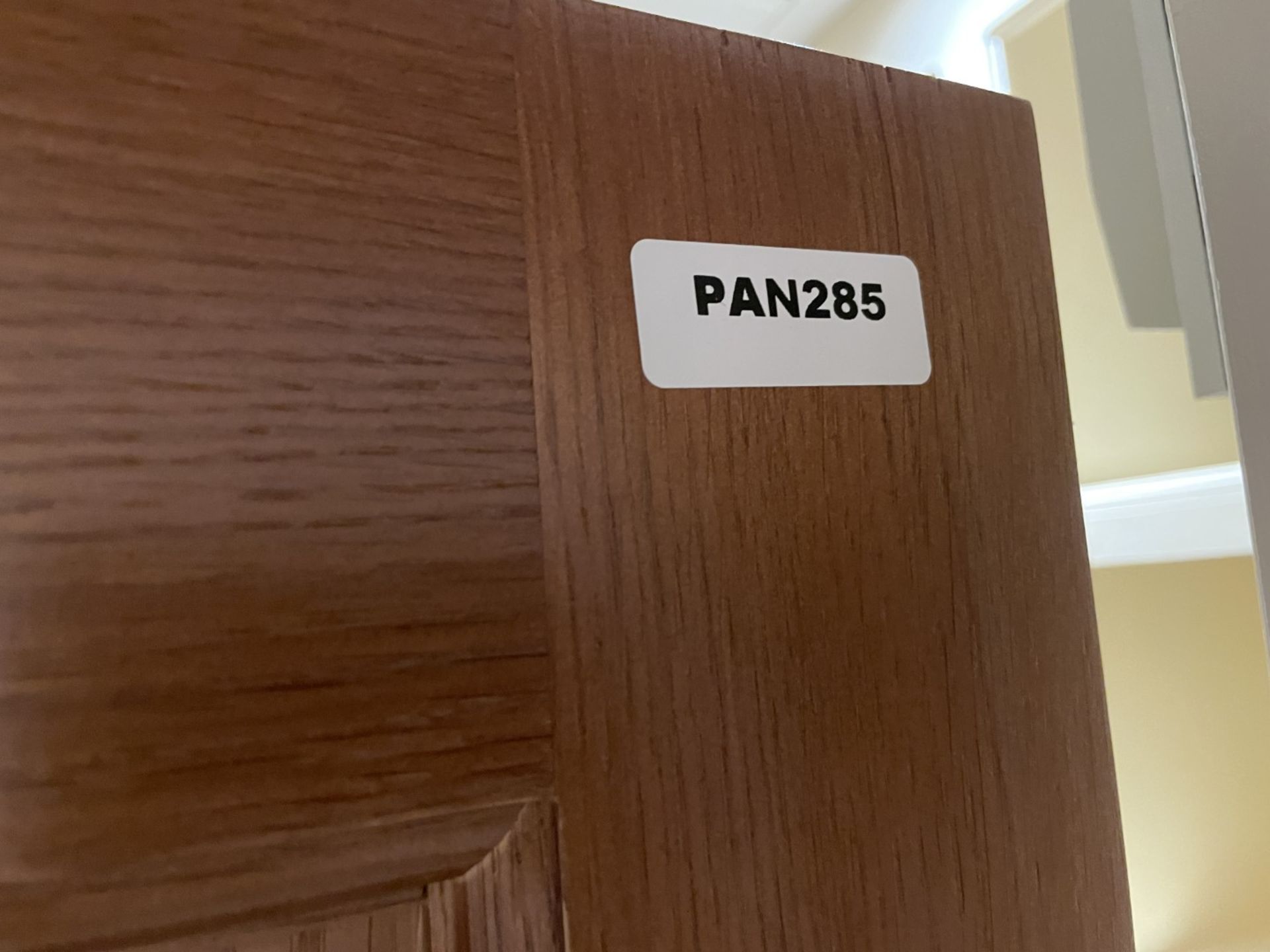 1 x Solid Oak Wooden Lockable Internal Door - Ref: PAN285 / UTIL - CL896 - NO VAT ON THE HAMMER - - Image 9 of 9