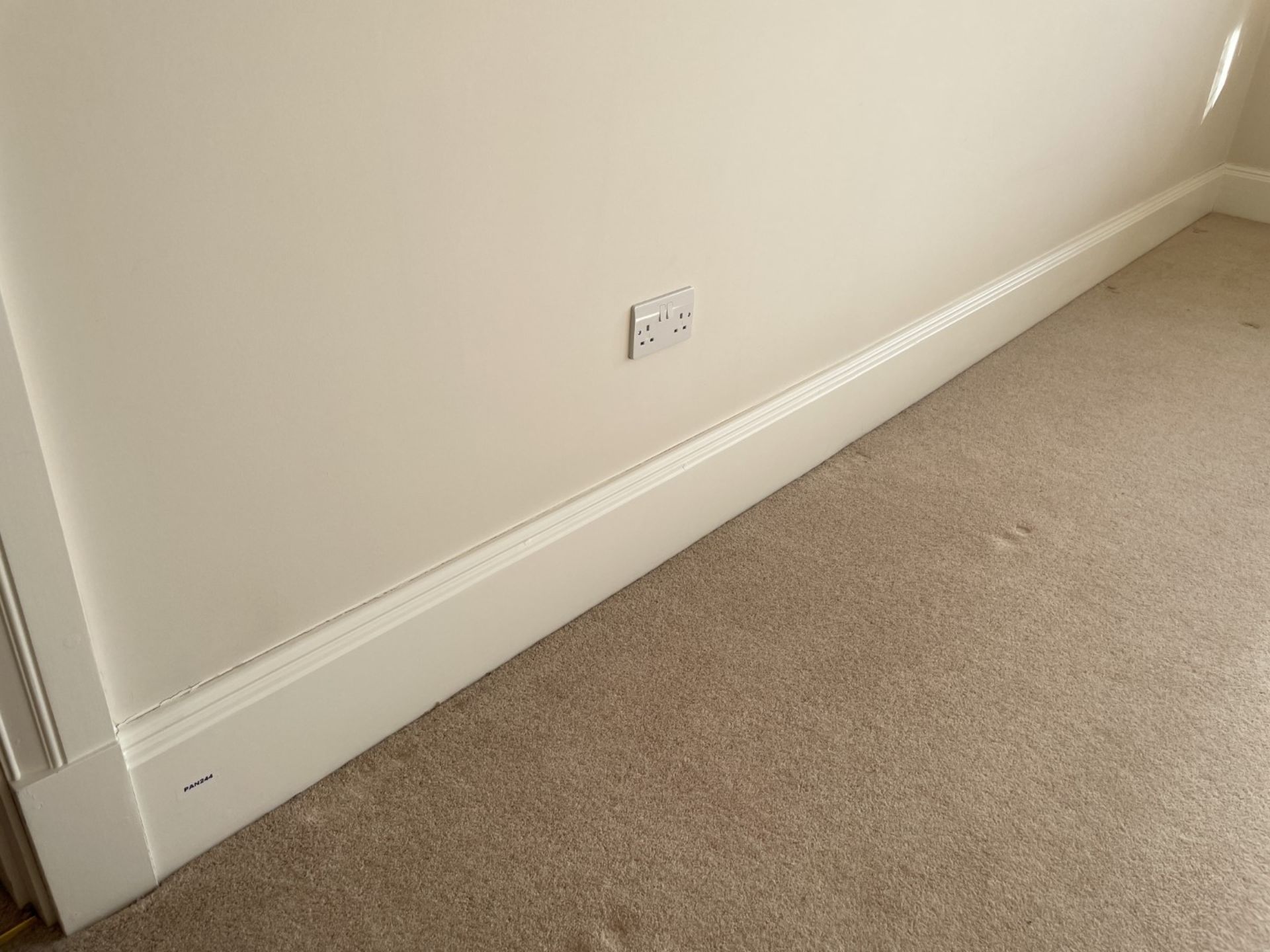 22-Metres of Painted Timber Wooden Skirting Boards, in White - Ref: PAN244 / Bed 2 - CL896 - NO - Image 6 of 6