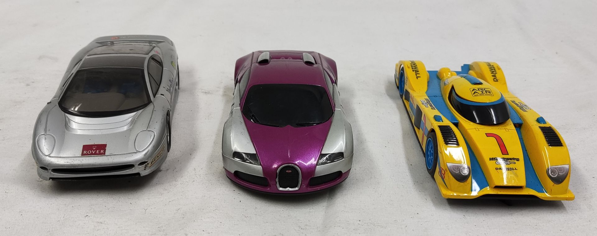 3 x Scalextric Cars - Includes Jaguar XJ220, Bugatti and LM Cars - Tested and Working - Used - CL444 - Image 2 of 14