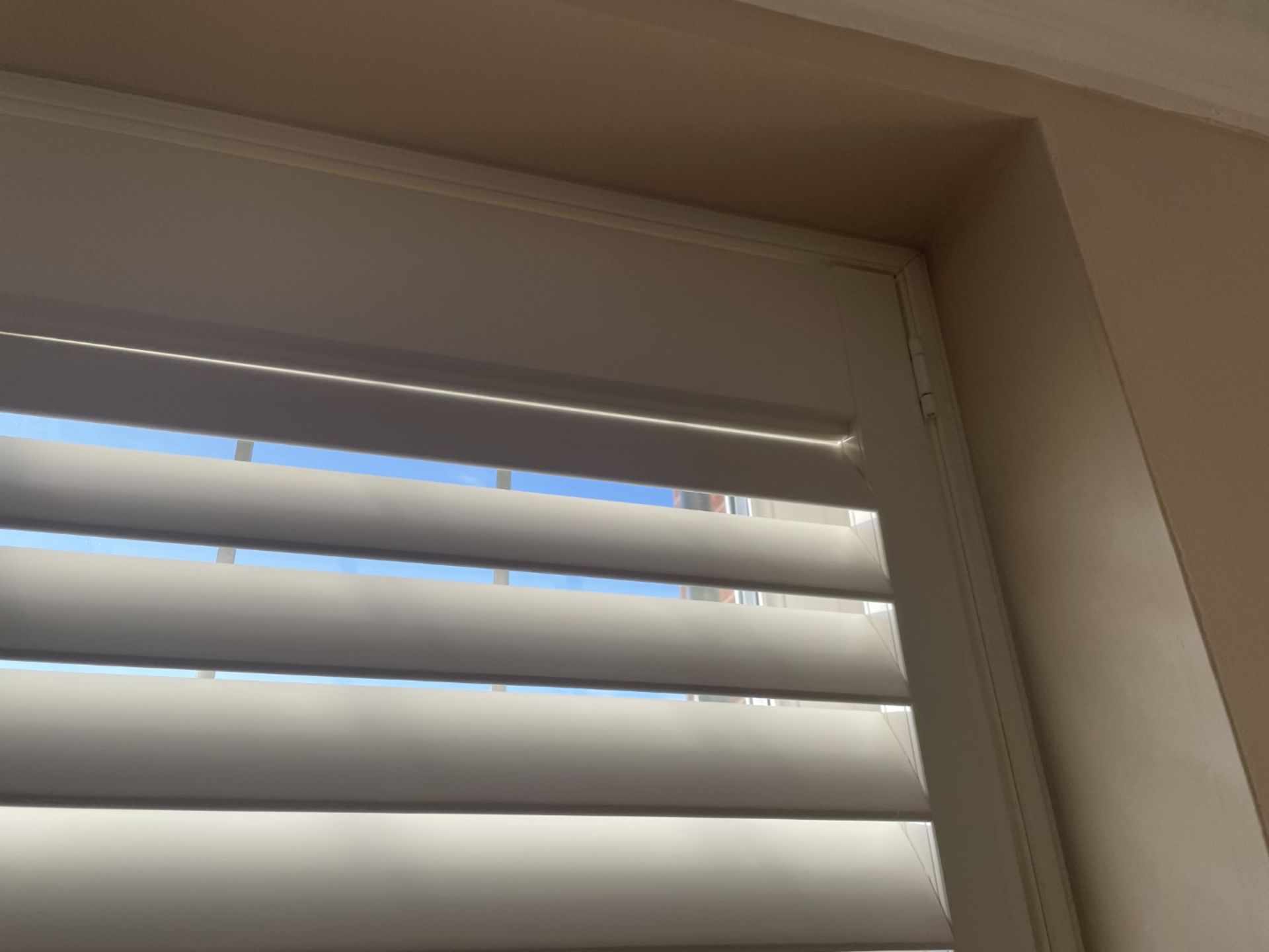 1 x Hardwood Timber Double Glazed Window Frames fitted with Shutter Blinds, In White - Ref: PAN105 - Image 7 of 11
