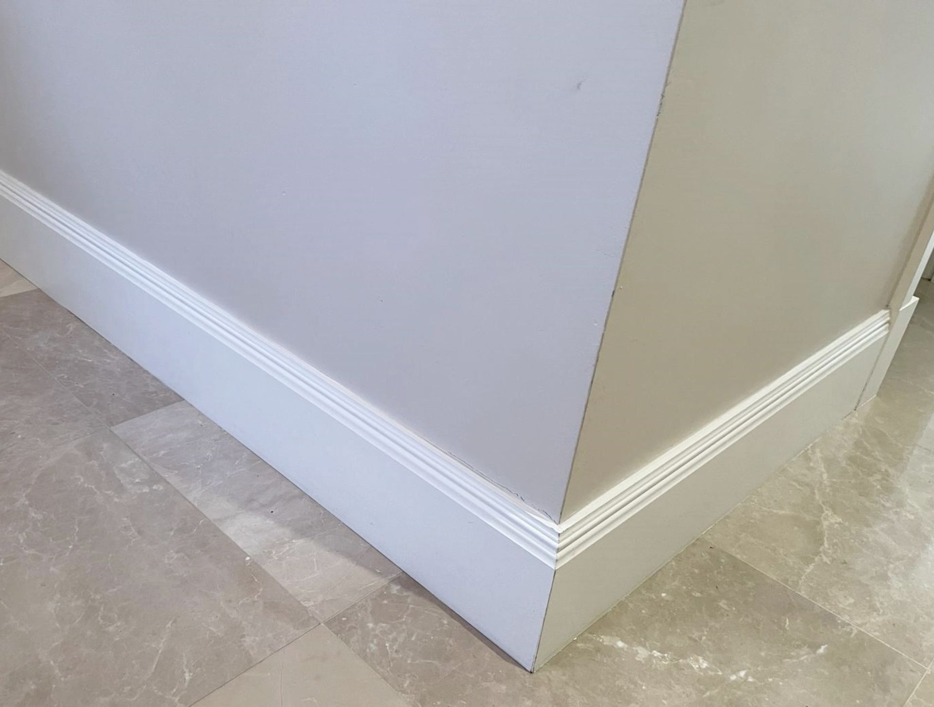 Approximately 20-Metres of Painted Timber Wooden Skirting Boards, In White - Ref: PAN144 - NO VAT - Bild 9 aus 25