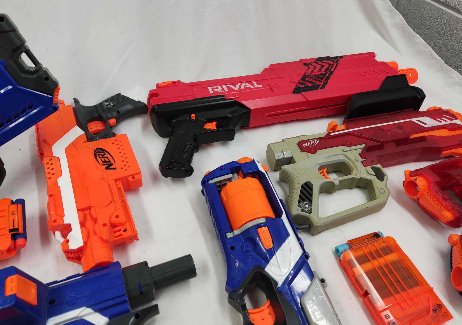 Large Batch of Nerf Guns - Used - CL444 - NO VAT ON THE HAMMER - Location: Altrincham WA14 - Image 7 of 8