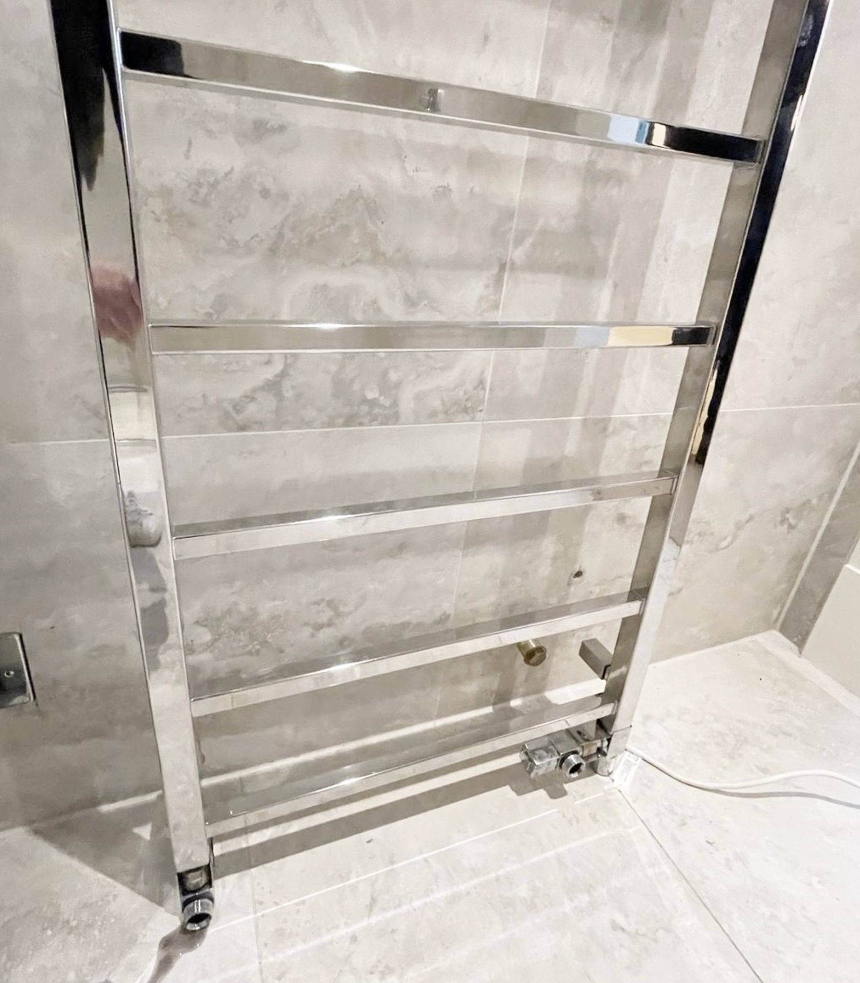 1 x Premium Towel Radiator in Chrome - Ref: FBED/R-LDG - CL896 - NO VAT ON THE HAMMER - Location: - Image 3 of 3