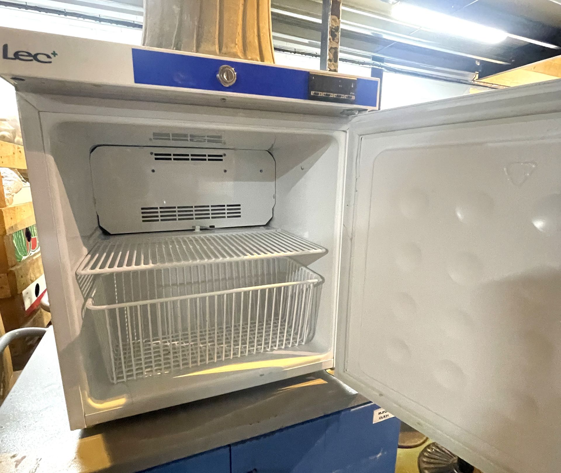 1 x LEC Pharmaceutical Refrigerator - Image 3 of 4