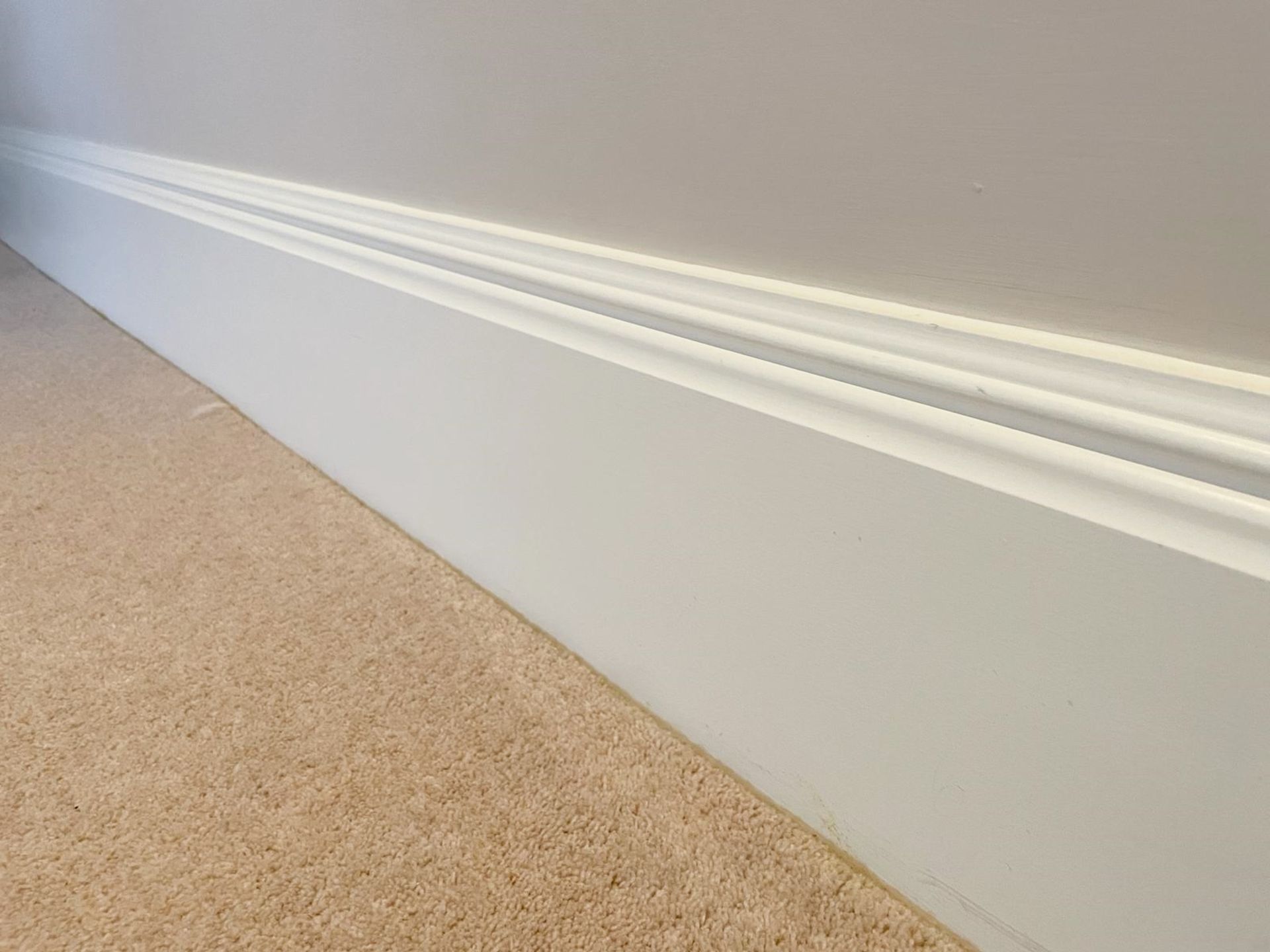 Approximately 20-Metres of Painted Timber Wooden Skirting Boards, In White - Ref: PAN144 - NO VAT - Image 11 of 25