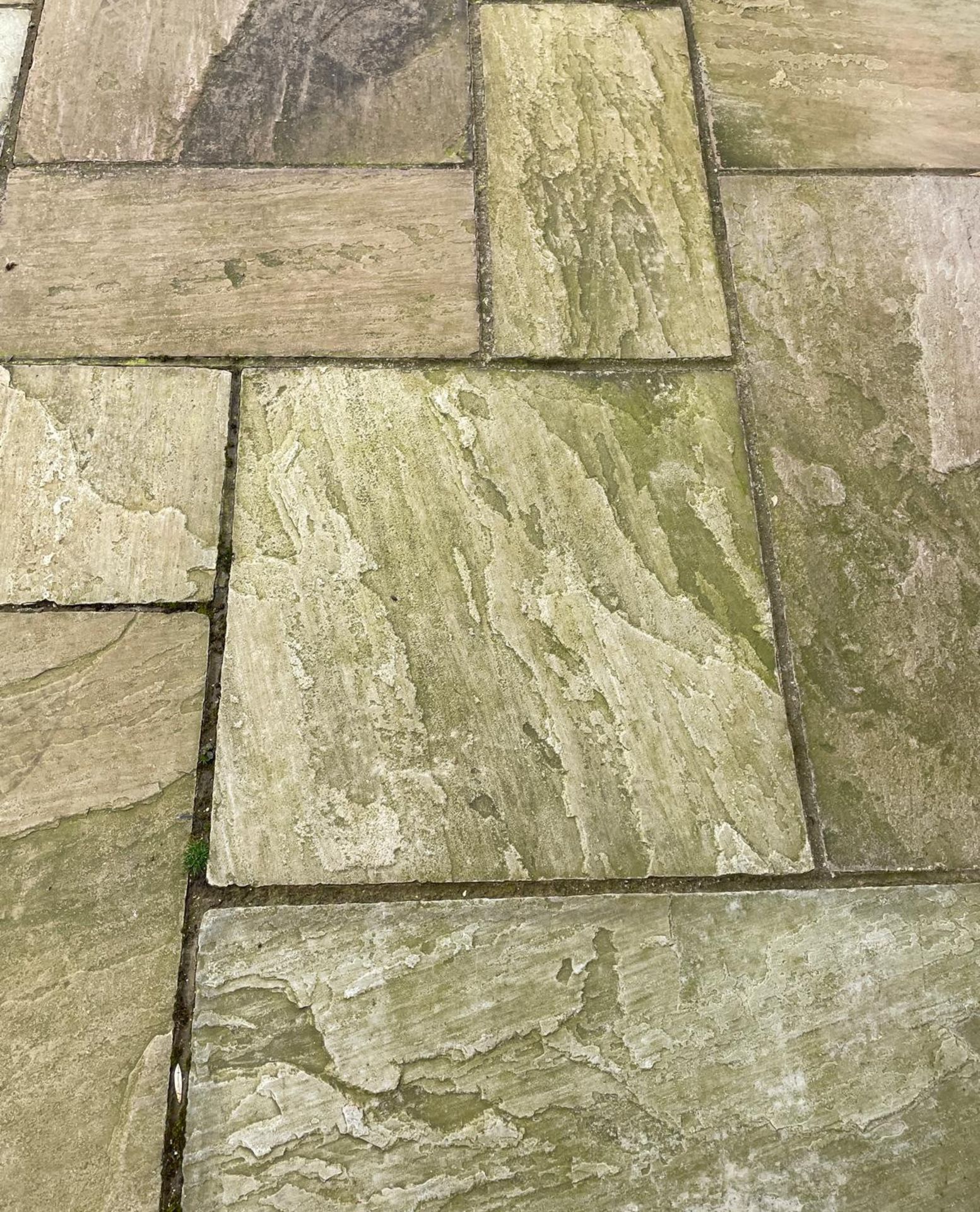 Large Quantity of Yorkstone Paving - Over 340sqm - CL896 - NO VAT ON THE HAMMER - Location: Wilmslow - Image 26 of 57