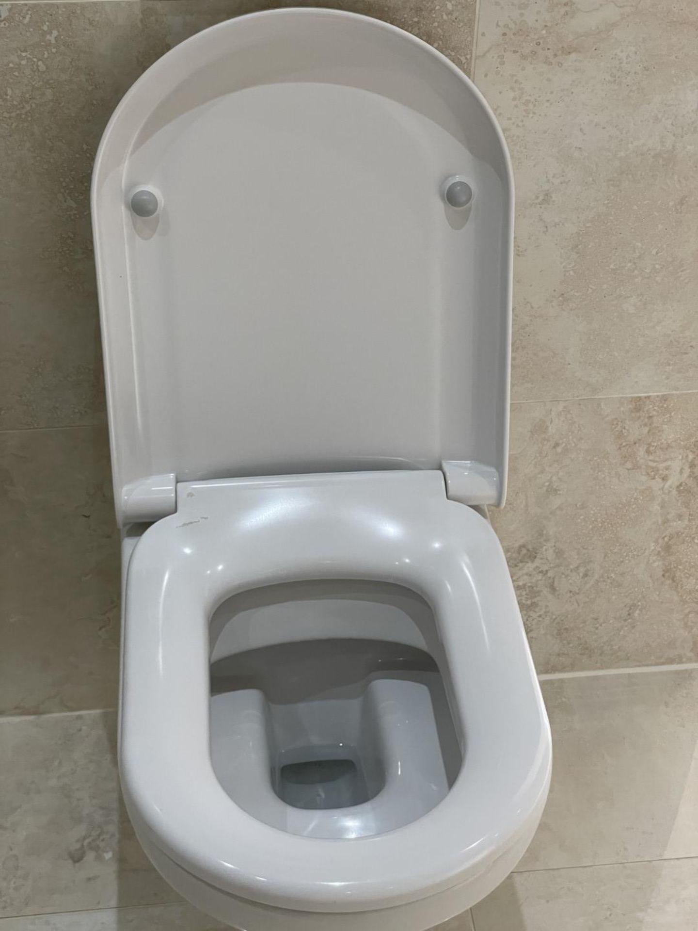 1 x VILLEROY & BOCH Wall Hung Toilet with Geberit Flush Plate - Ref: PAN231 - CL896 - NO VAT ON - Image 2 of 14