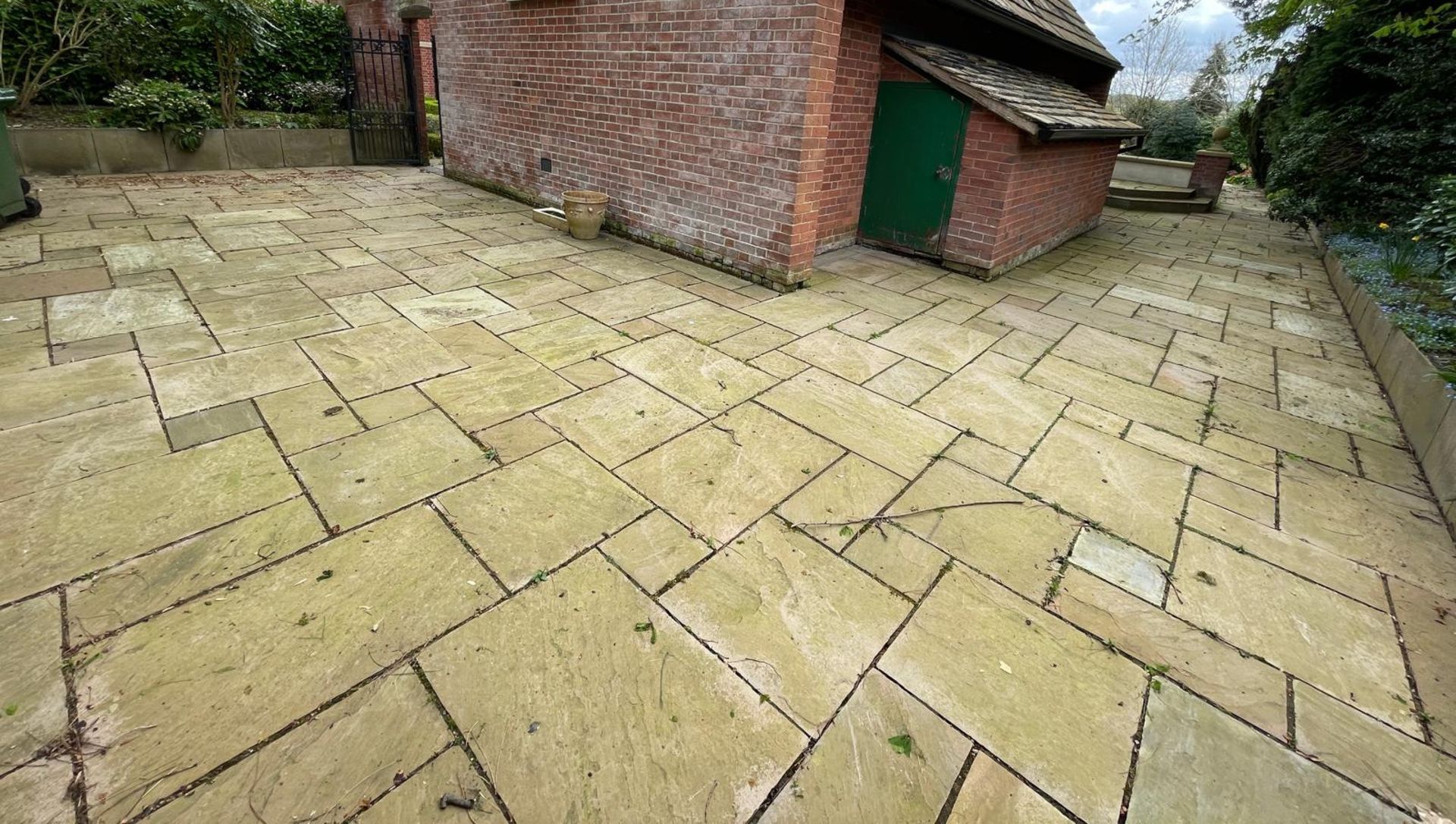 Large Quantity of Yorkstone Paving - Over 340sqm - CL896 - NO VAT ON THE HAMMER - Location: Wilmslow - Image 30 of 57