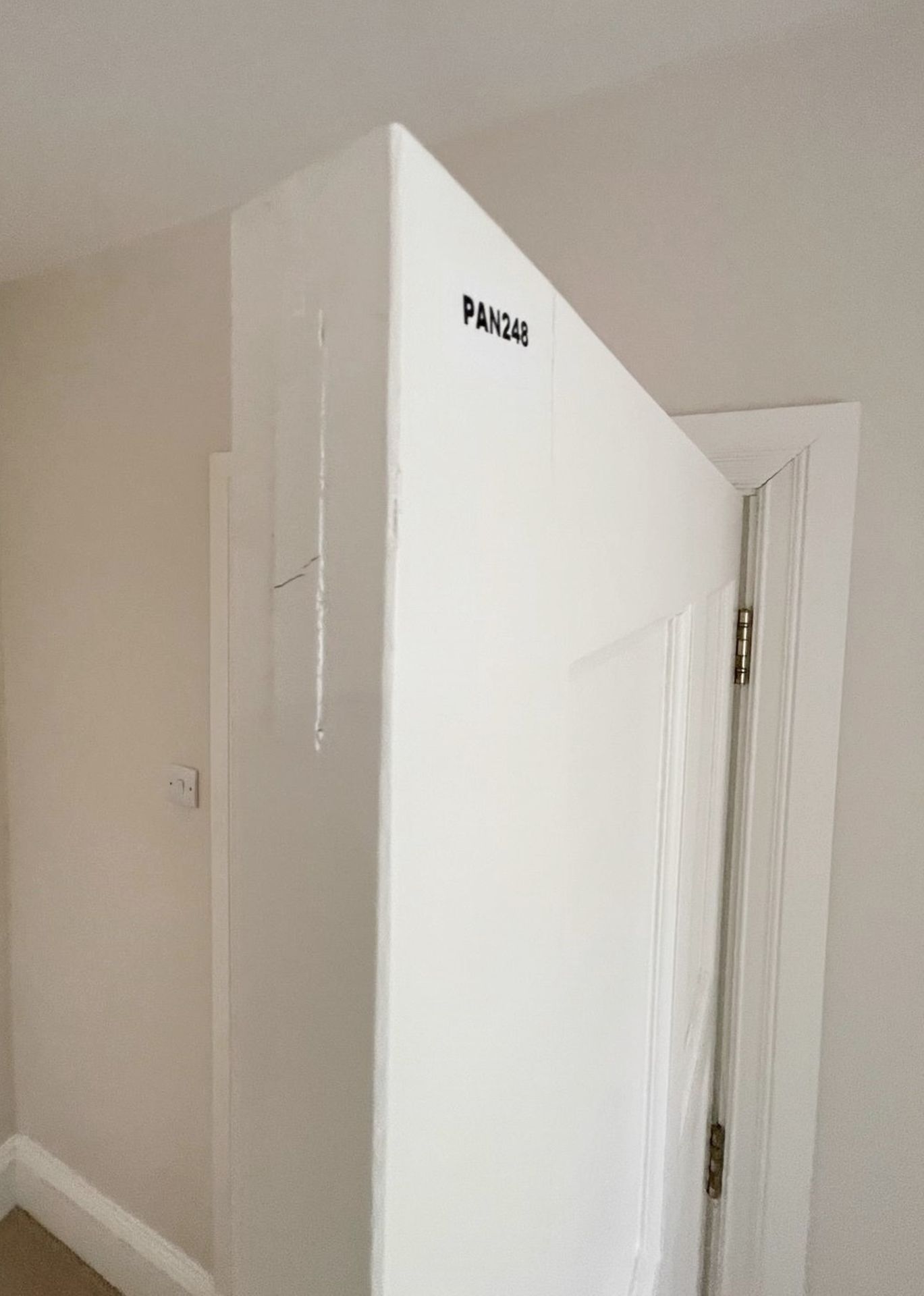 1 x Solid Wood Lockable Painted  Internal Door in White - Includes Handles and Hinges - Ref: - Image 9 of 14
