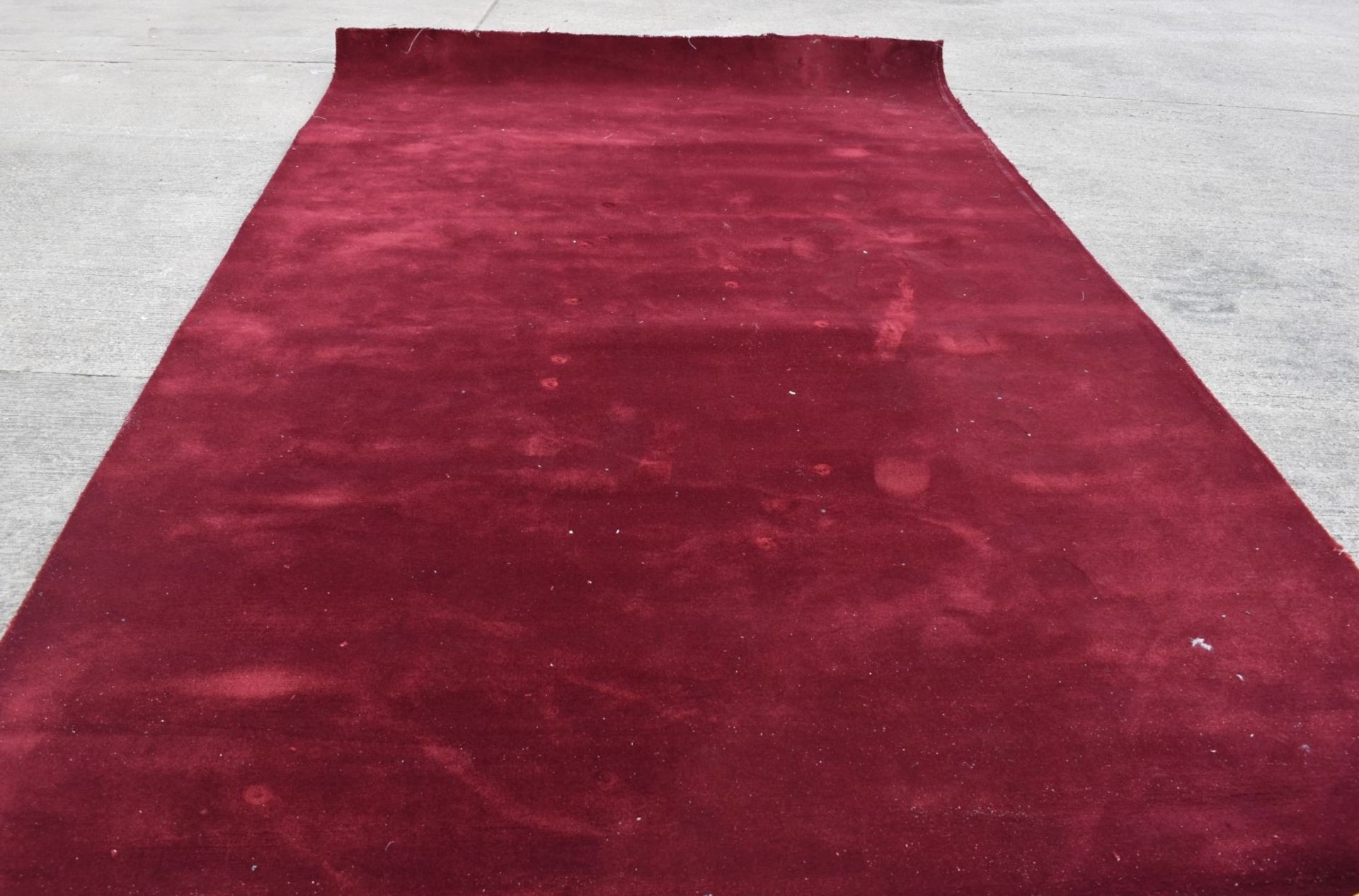 1 x Premium Deep Red Showroom Carpet - Dimensions: 4.5 x 2.5-Metres - Ex-Display