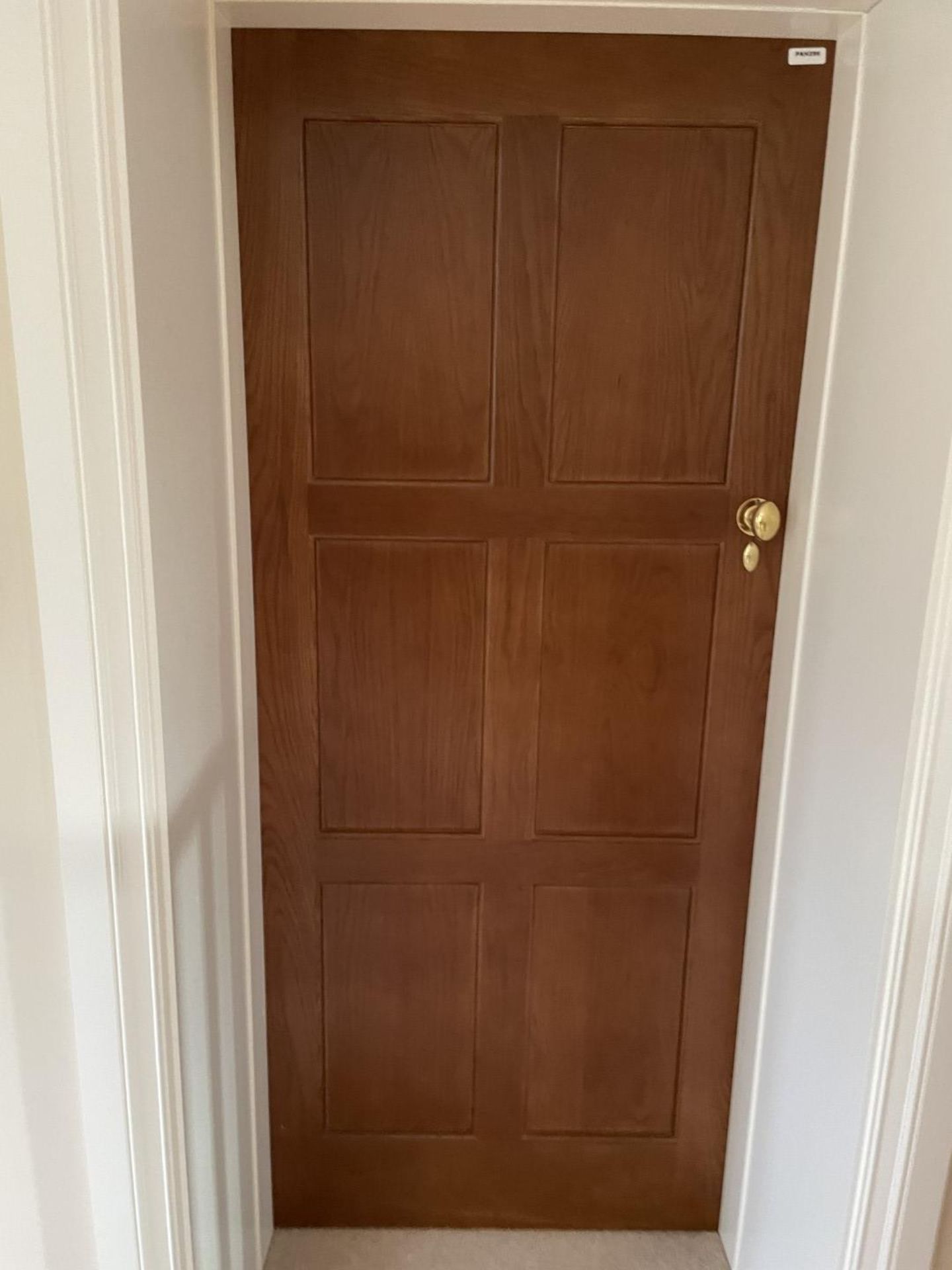 1 x Solid Oak Wooden Lockable Internal Door - Includes Handles and Hinges - Ref: PAN286 / - Image 9 of 17