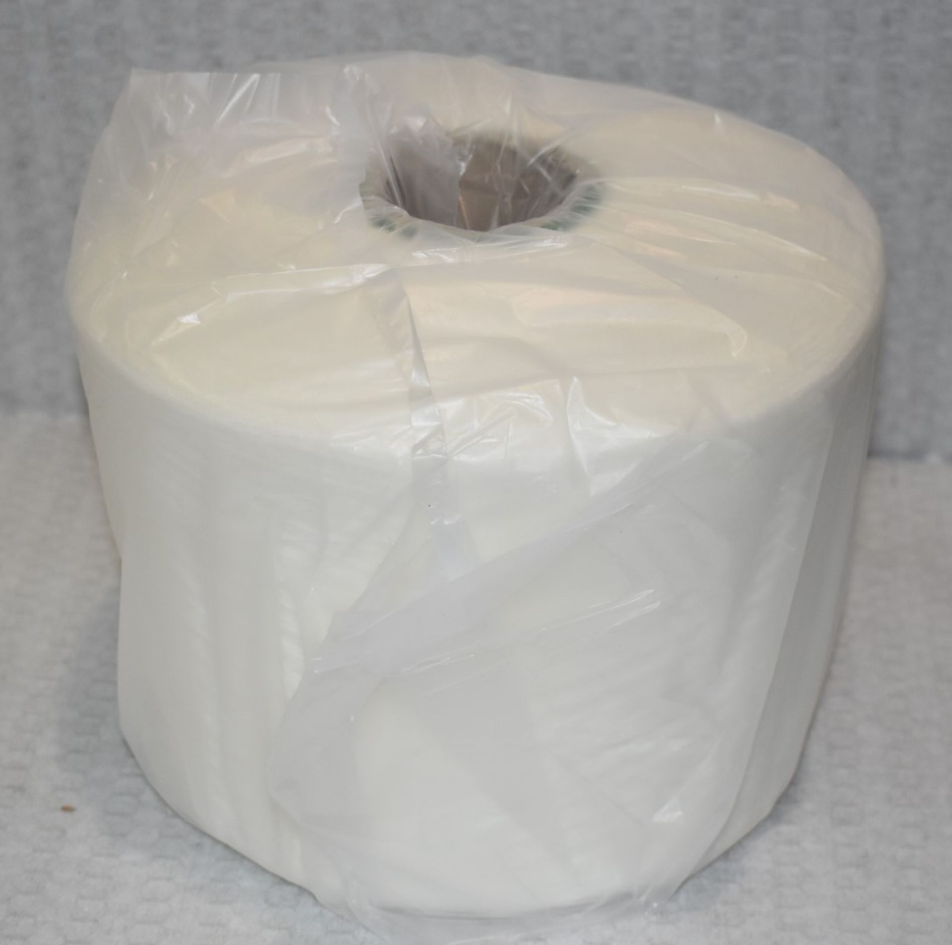 6 x Cones of 28/2 H.B 100% Acrylic Knitting Yarn - Colour: Ivory - Approx Weight: 1,300g - New Stock - Image 5 of 10