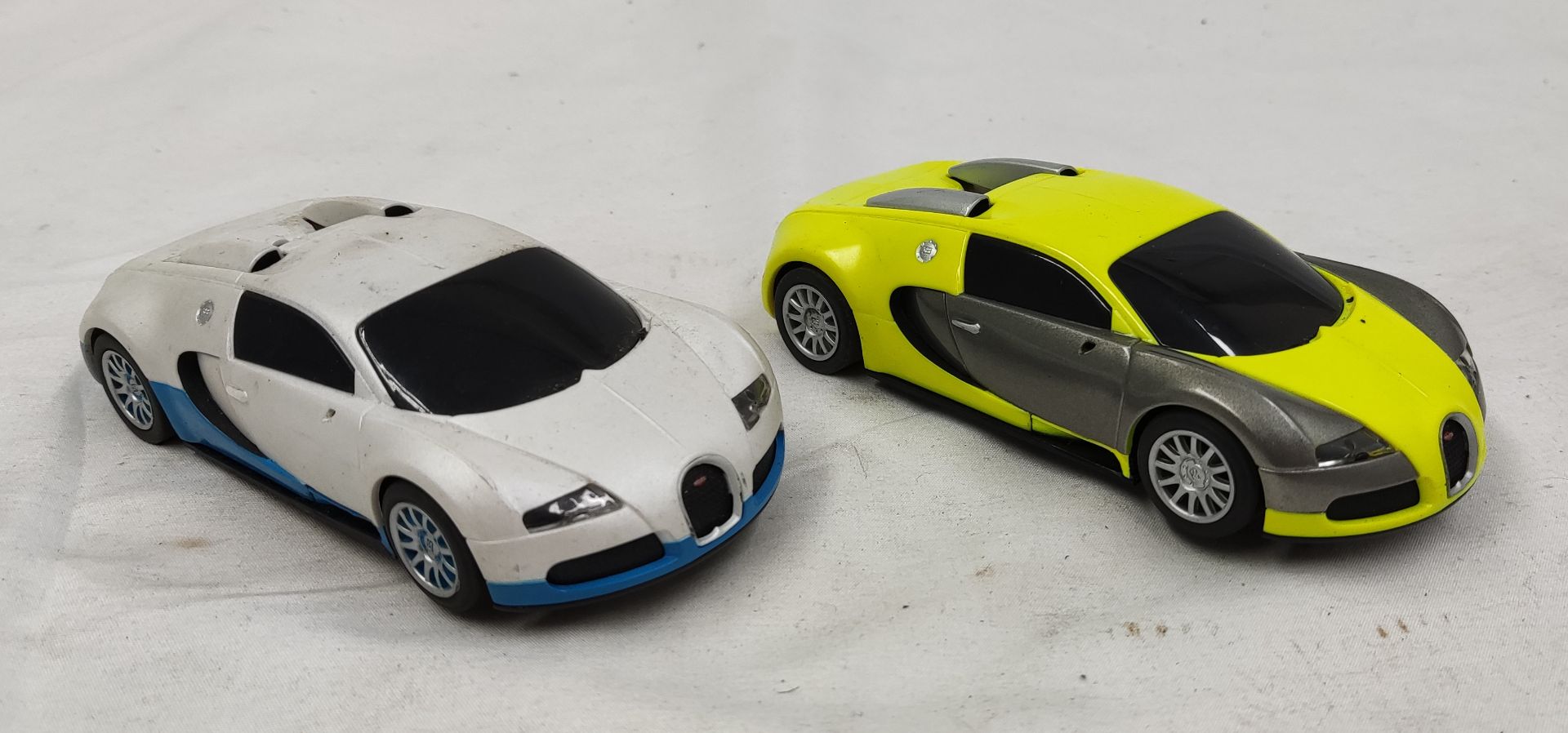 2 x Scalextric Bugatti Cars - Tested and Working - Used - CL444 - NO VAT ON THE HAMMER - Location: - Image 6 of 9