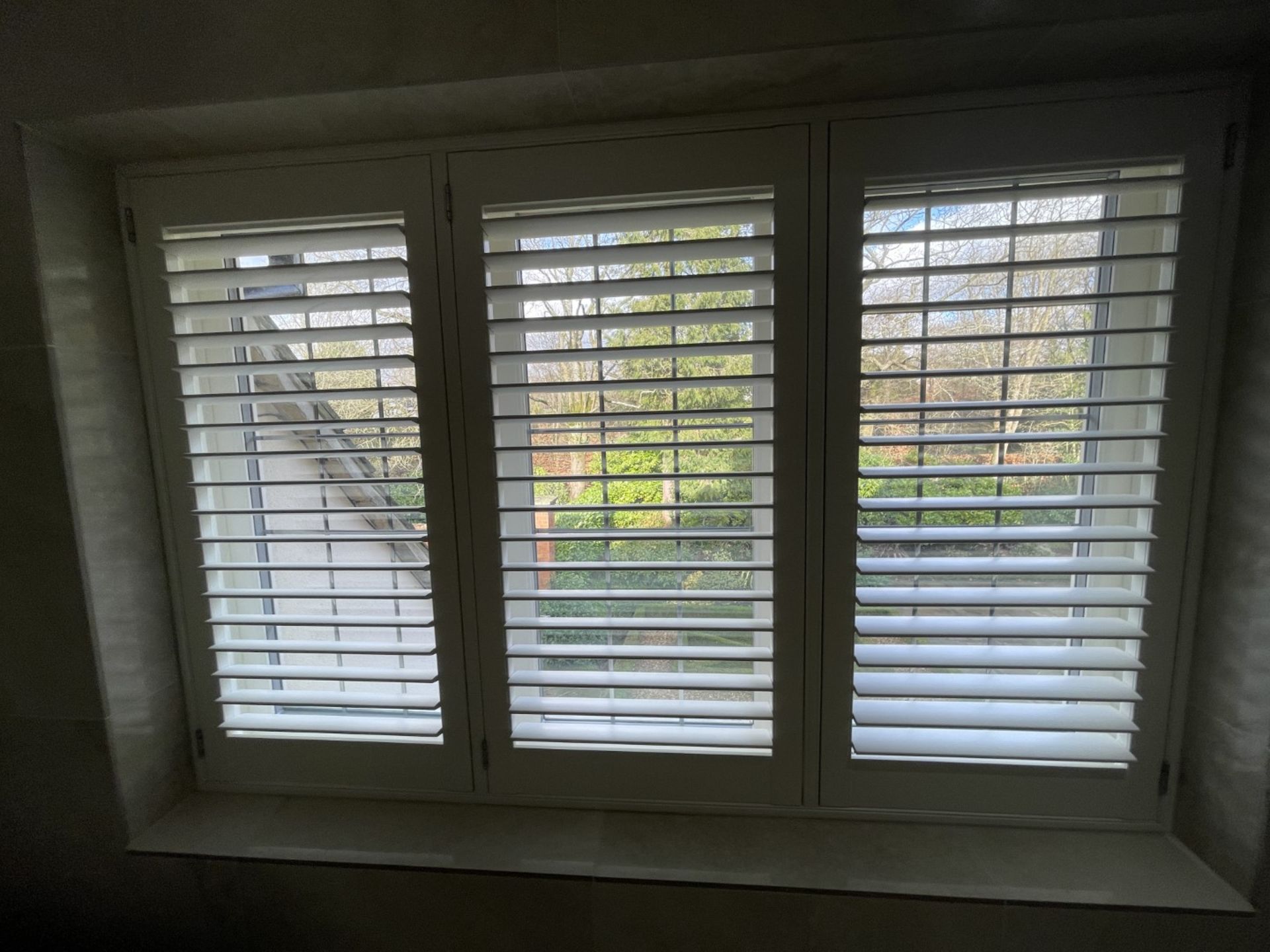 1 x Hardwood Timber Double Glazed Leaded 3-Pane Window Frame fitted with Shutter Blinds - Image 4 of 15