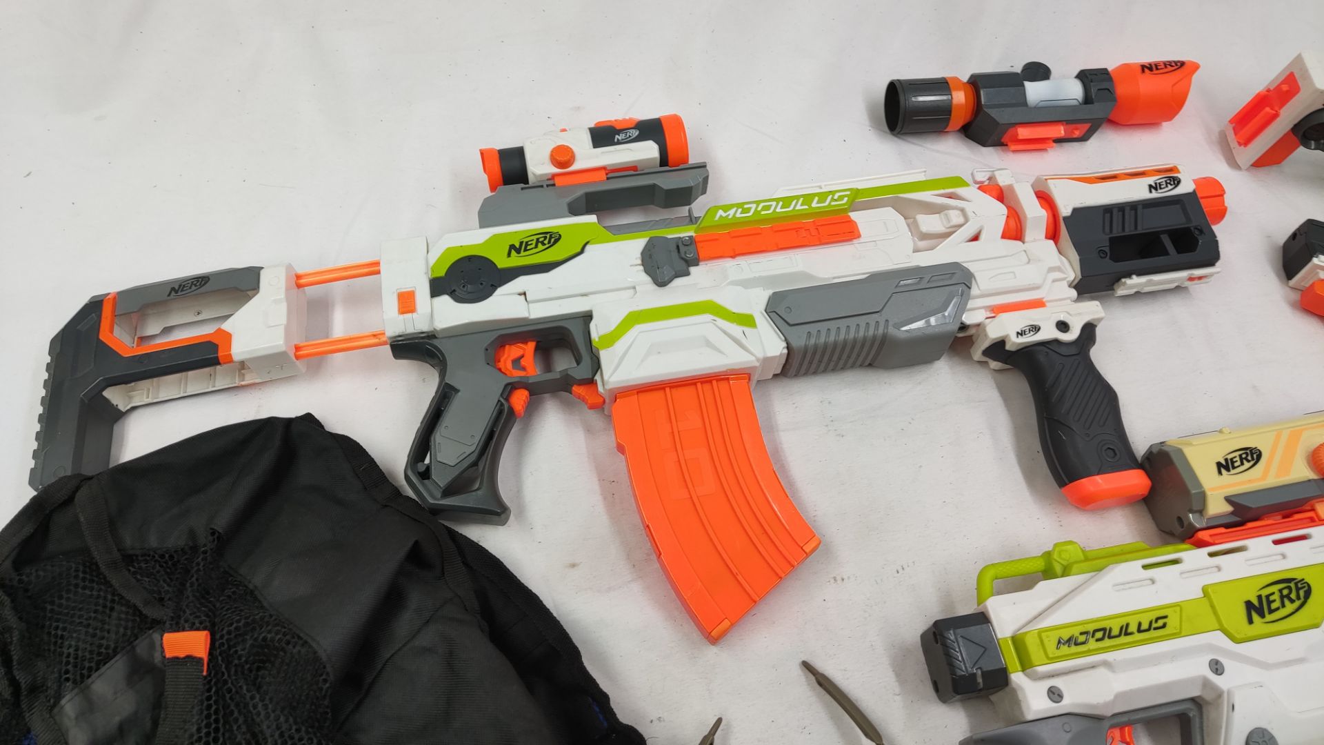 2 x Nerf Modulus Guns Plus Various Attachments And Accessories - Used - CL444 - NO VAT ON THE HAMMER - Image 3 of 10