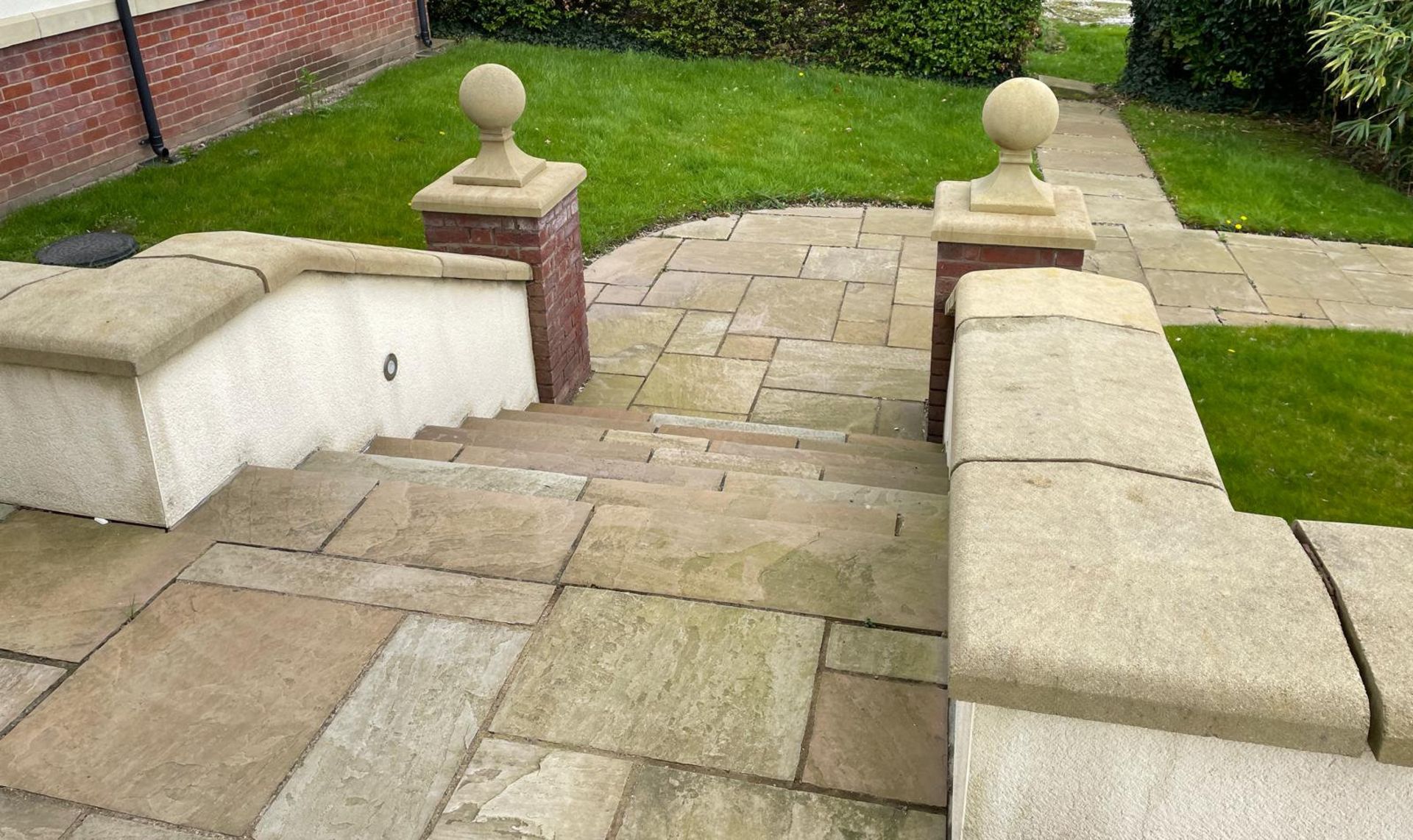 Large Quantity of Yorkstone Paving - Over 340sqm - CL896 - NO VAT ON THE HAMMER - Location: Wilmslow - Image 51 of 57