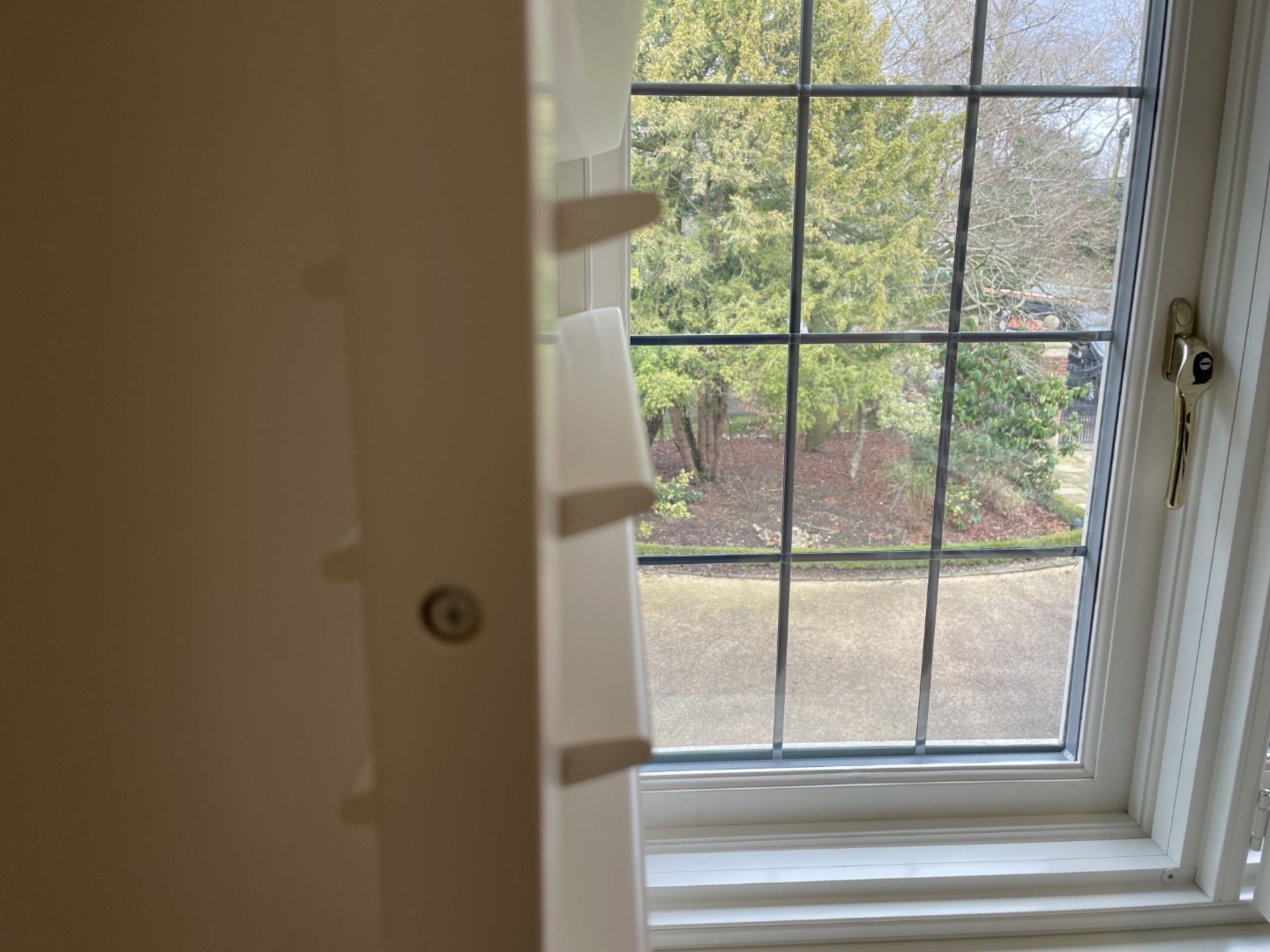 1 x Hardwood Timber Double Glazed Leaded 3-Pane Window Frame fitted with Shutter Blinds - Image 4 of 17