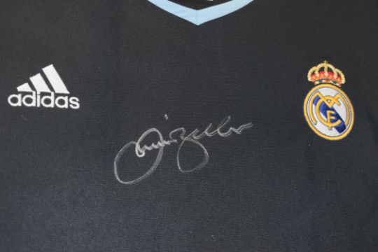 1 x Real Madrid 2009/2010 Football Shirt Signed by DAVID BECKHAM - Professionally Framed and Mounted - Image 4 of 4