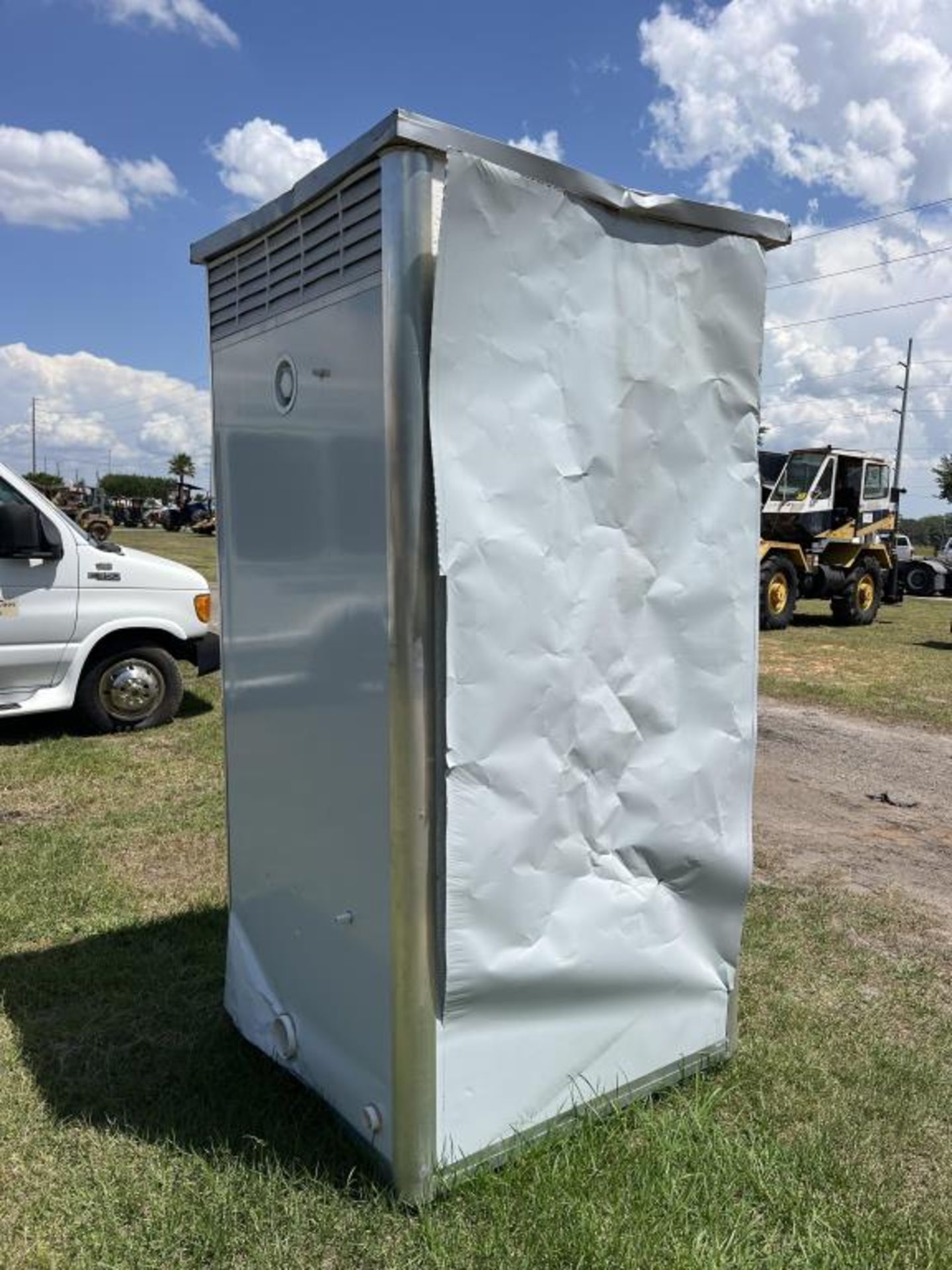 MOBILE TOILET W/SINK - Image 4 of 4