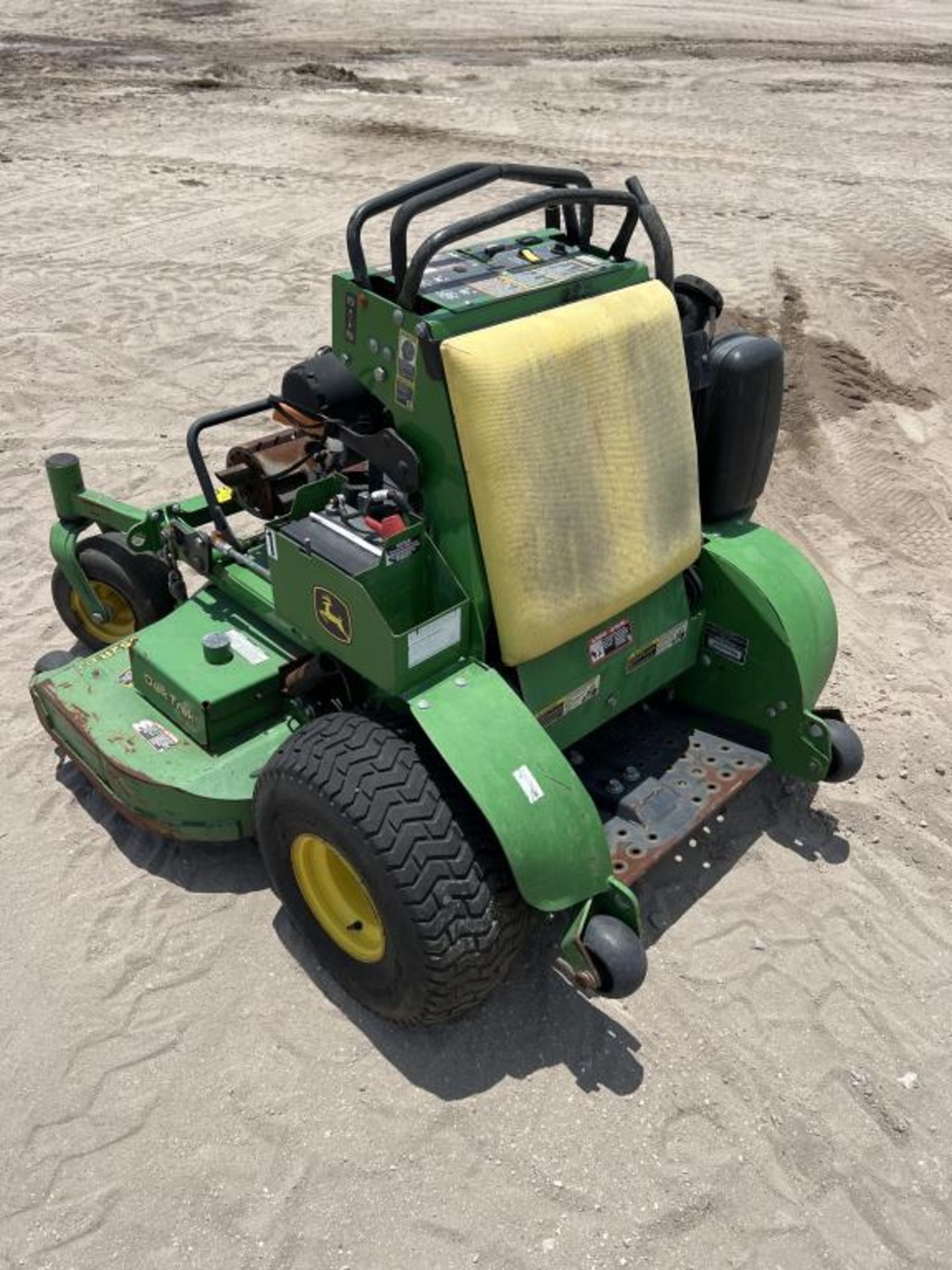 JOHN DEERE 652R COMMERCIAL STAND UP MOWER - Image 2 of 5