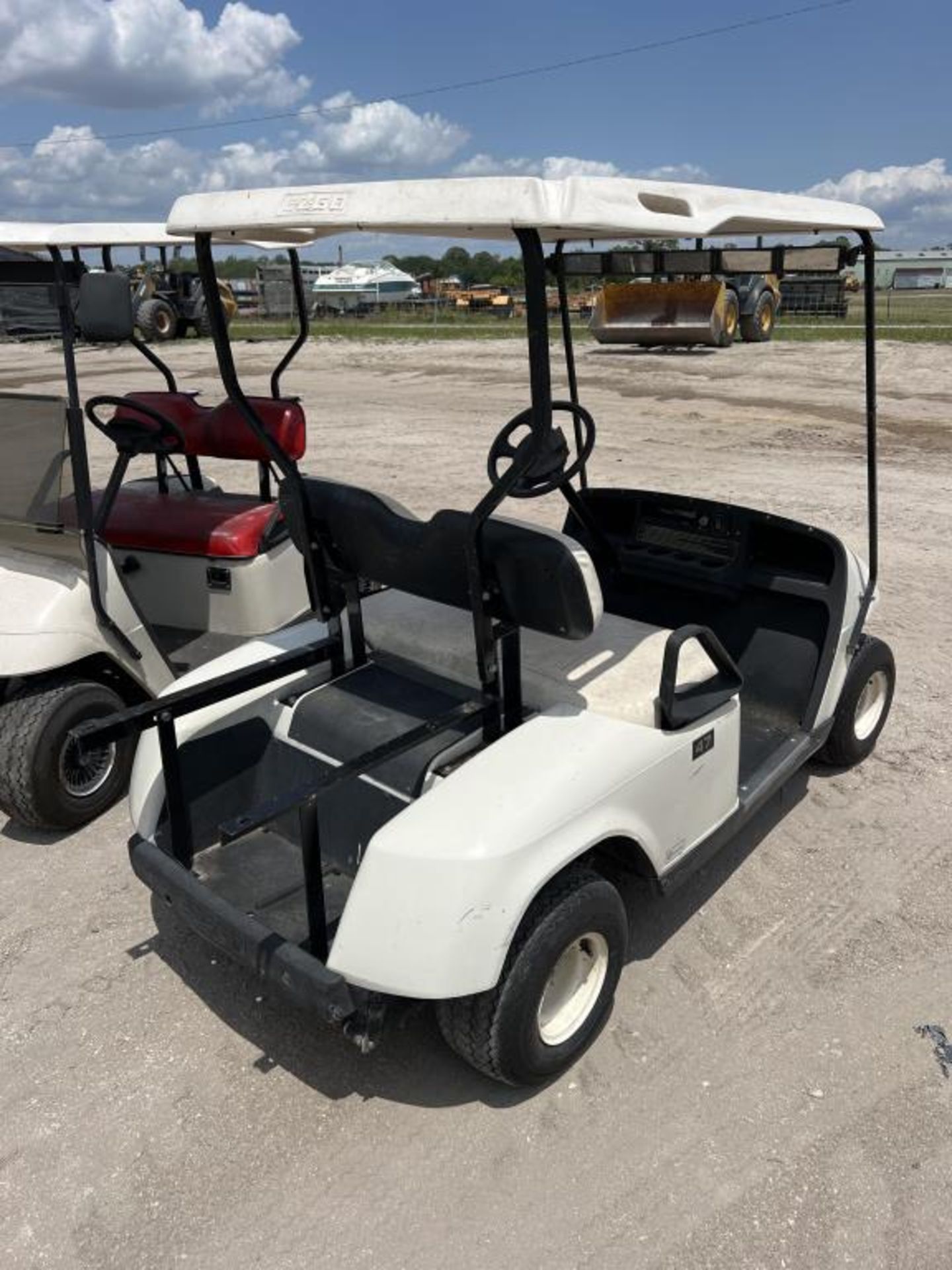 EZ-GO ELECTRIC GOLF CART - Image 3 of 4