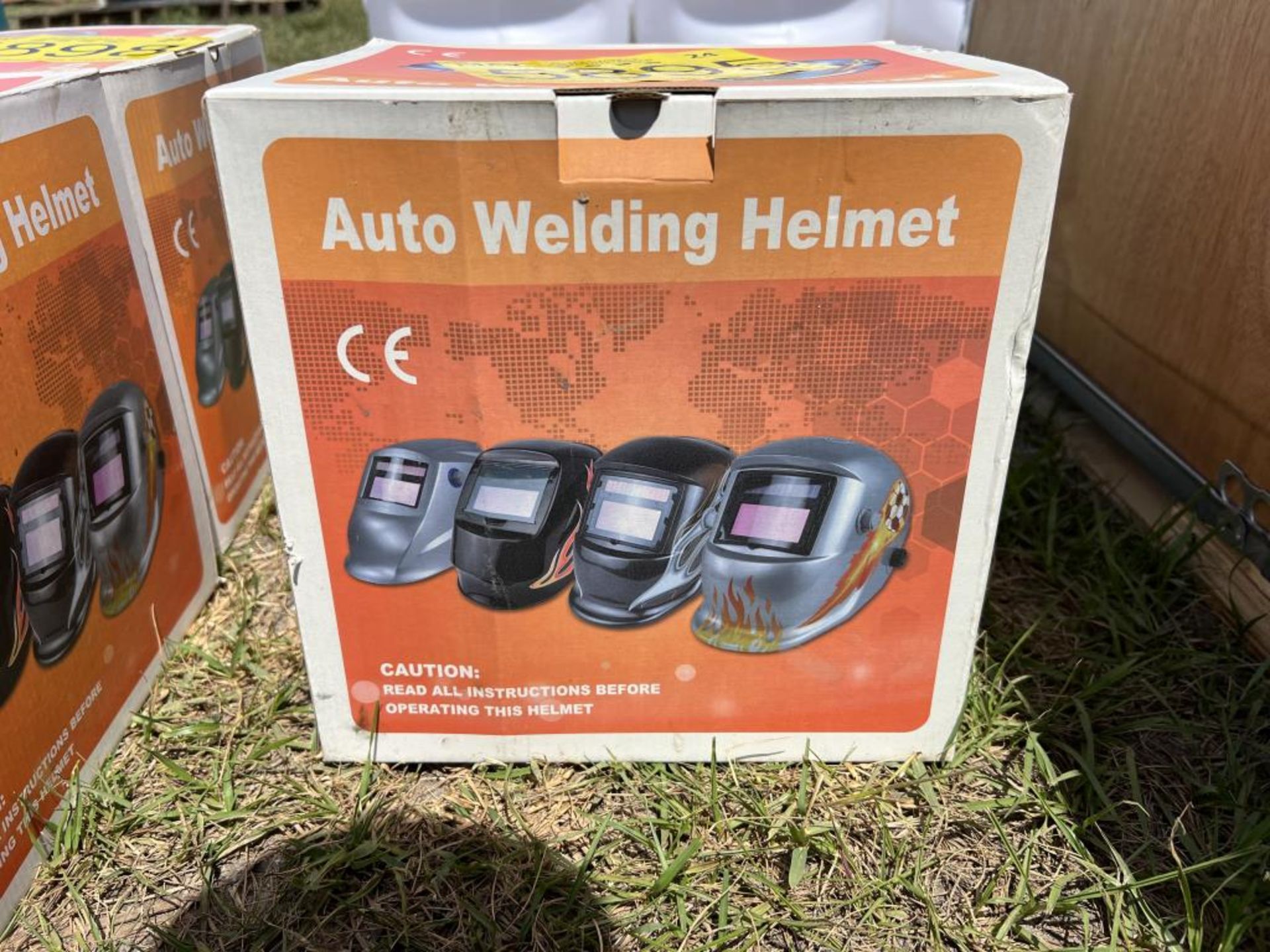 NEW AUTO DARKENING WELDING HELMET