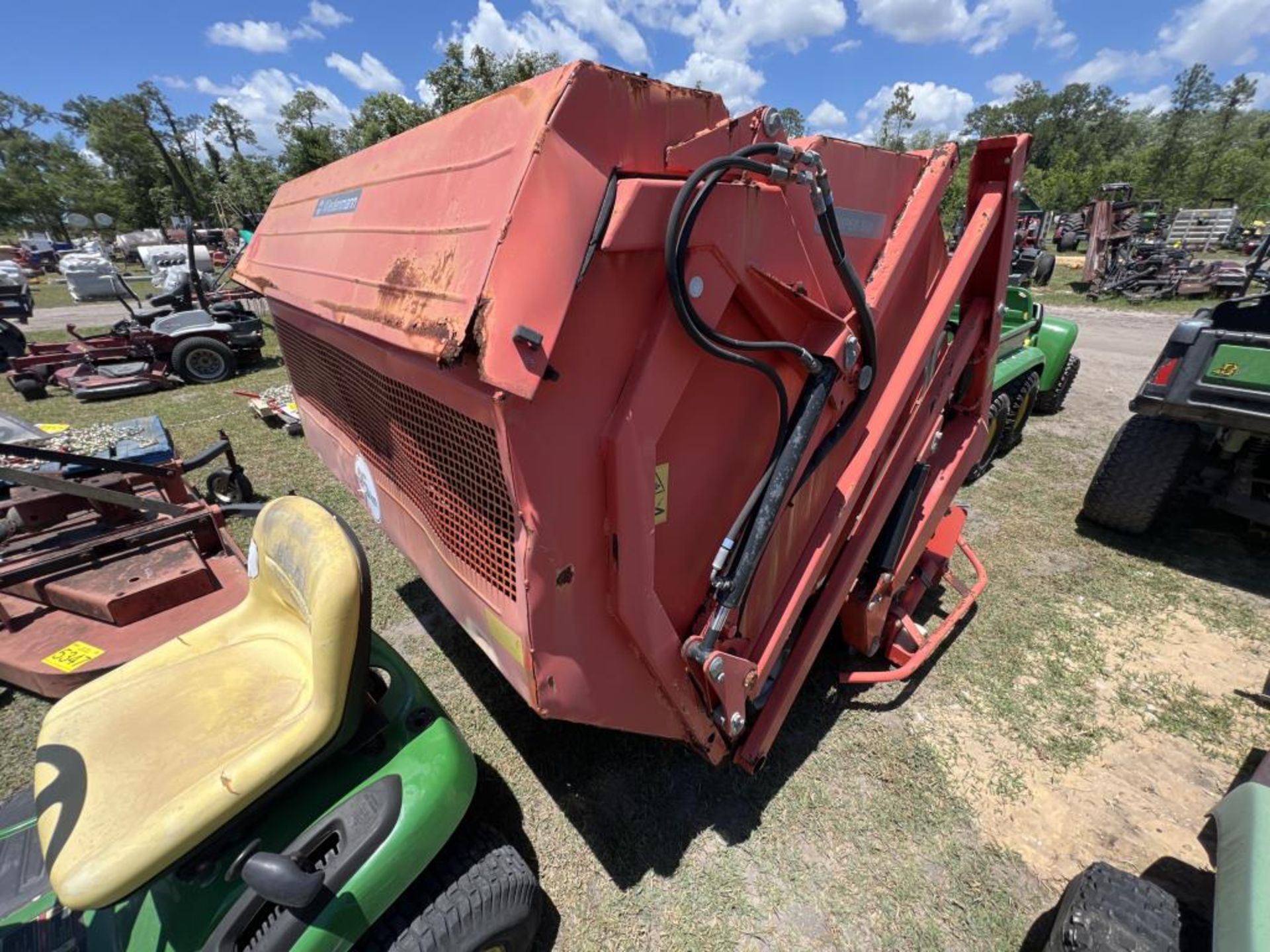 2007 WIEDENMANN SUPER 500 TURF SWEEPER - Image 2 of 3