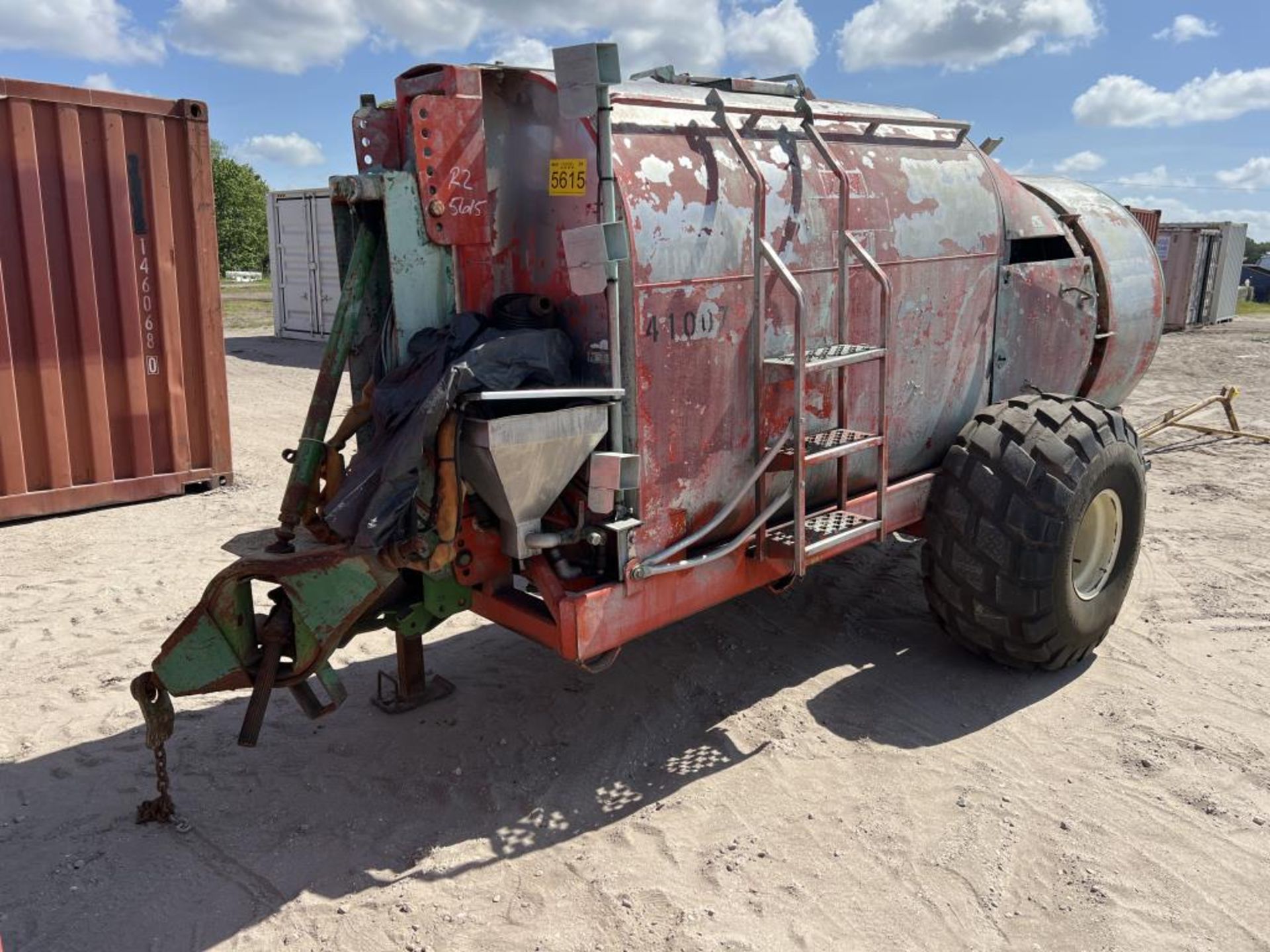 REARS 1,000 GALLON PTO DRIVEN SPEED SPRAYER