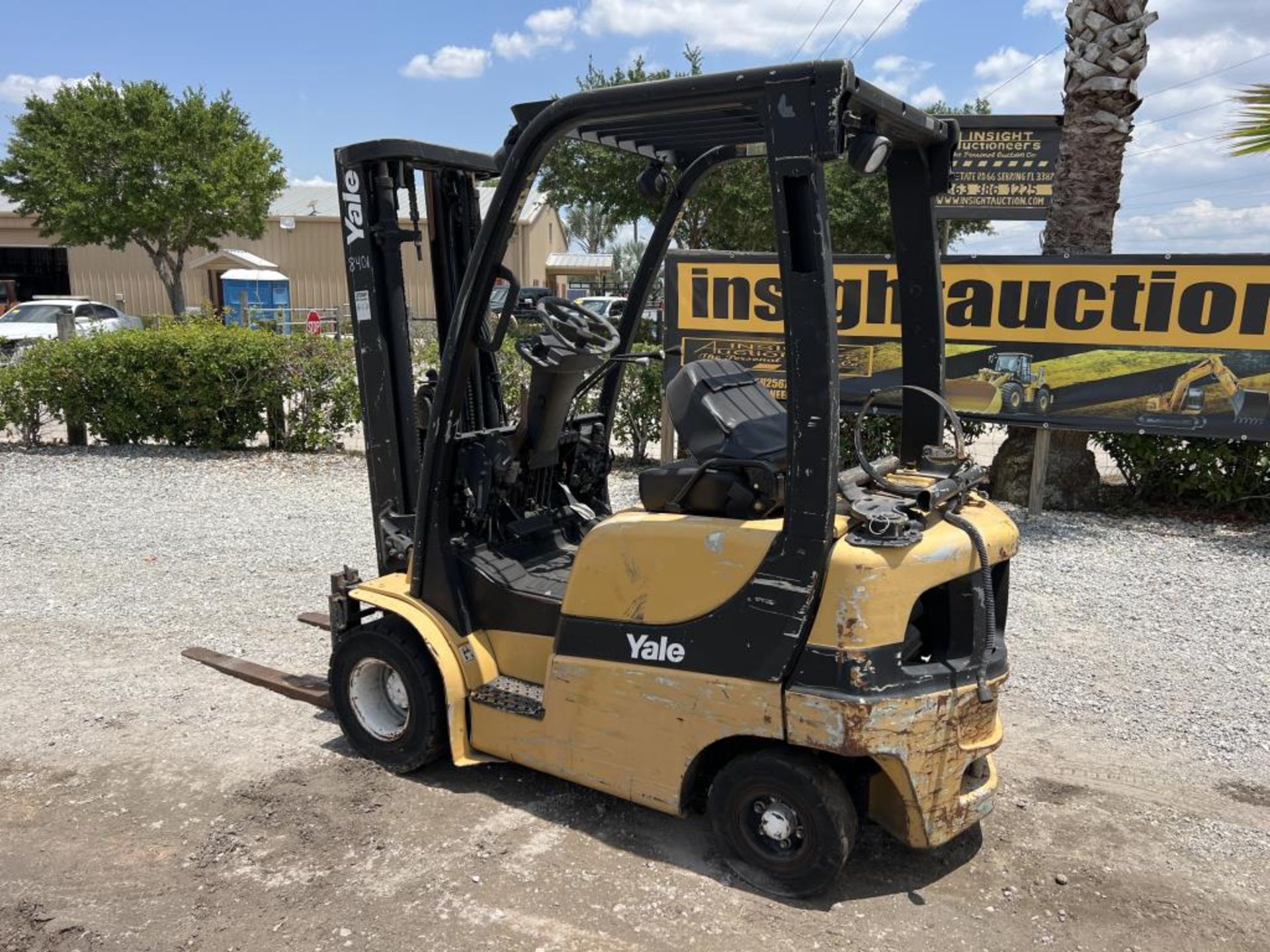 YALE 5,000LB CUSHION TIRE FORKLIFT - Image 2 of 9