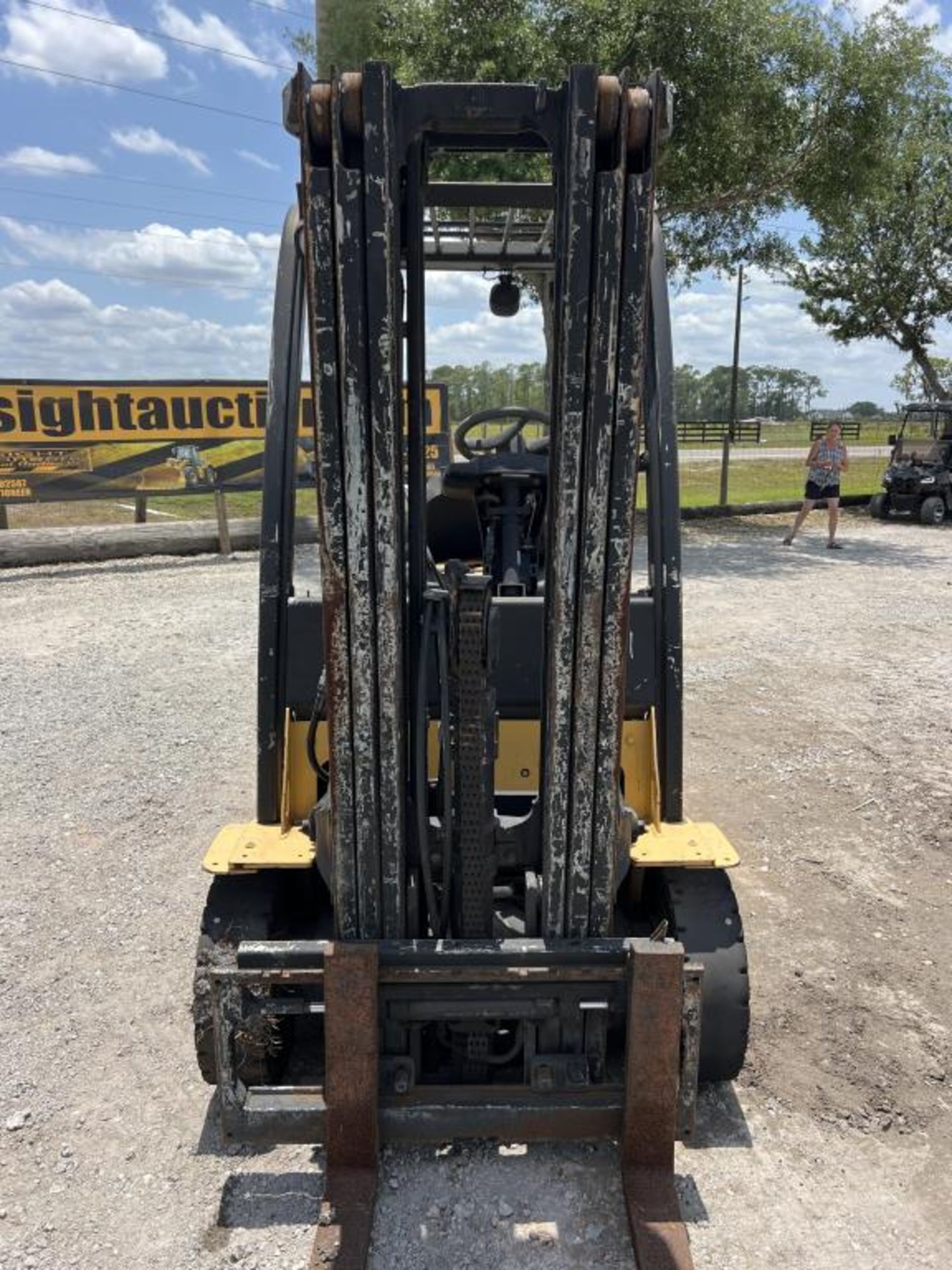 YALE 5,000LB CUSHION TIRE FORKLIFT - Image 6 of 9