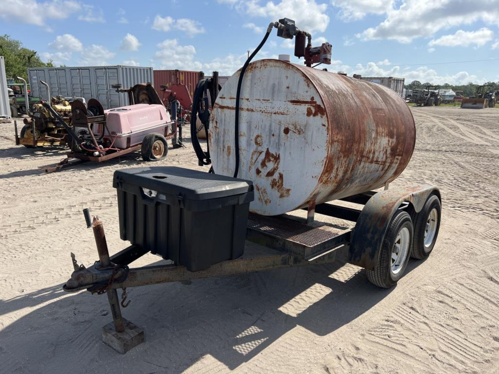 500 GALLON FUEL TANK TRAILER MOUNTED