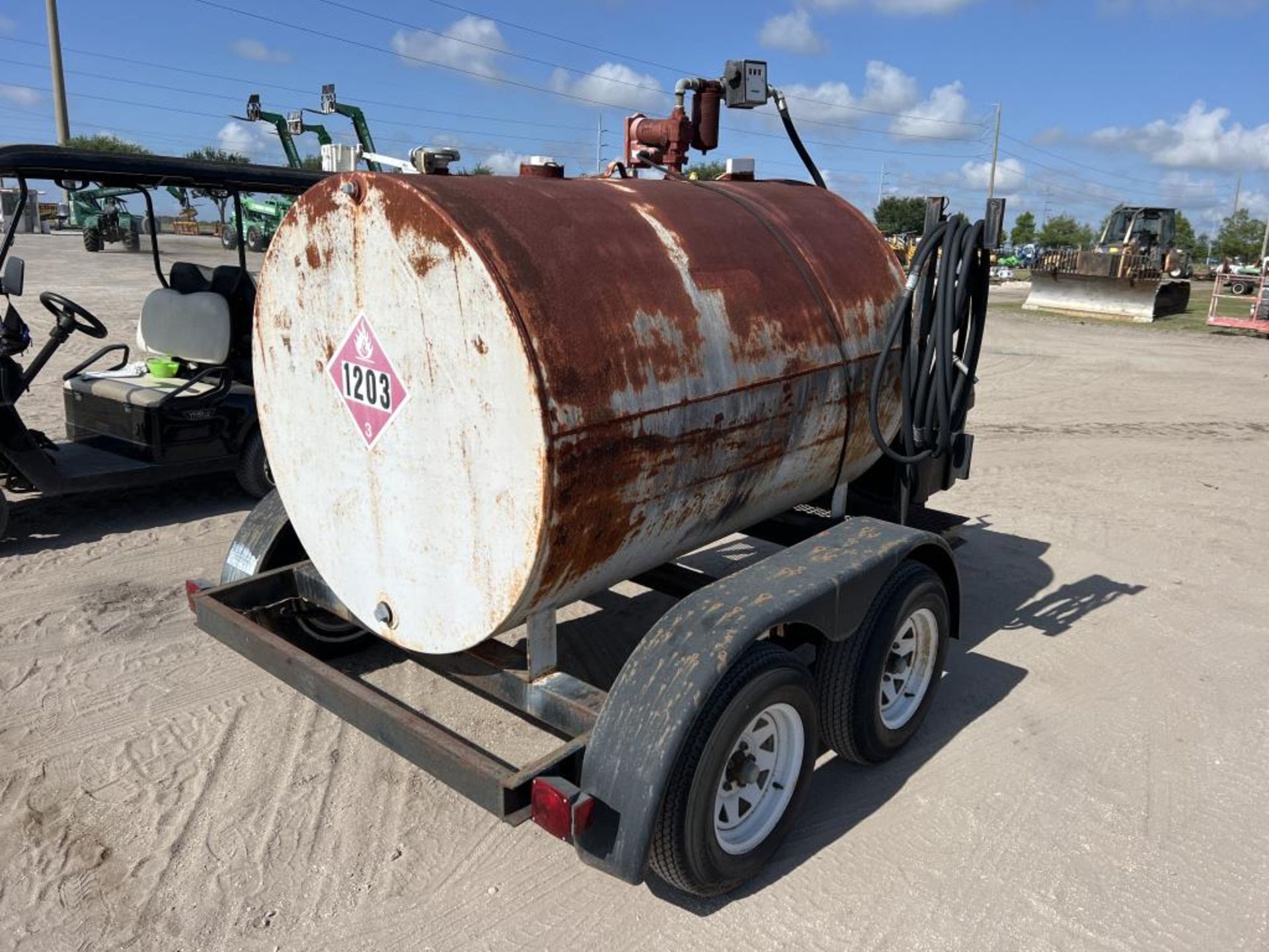 500 GALLON FUEL TANK TRAILER MOUNTED - Image 3 of 4