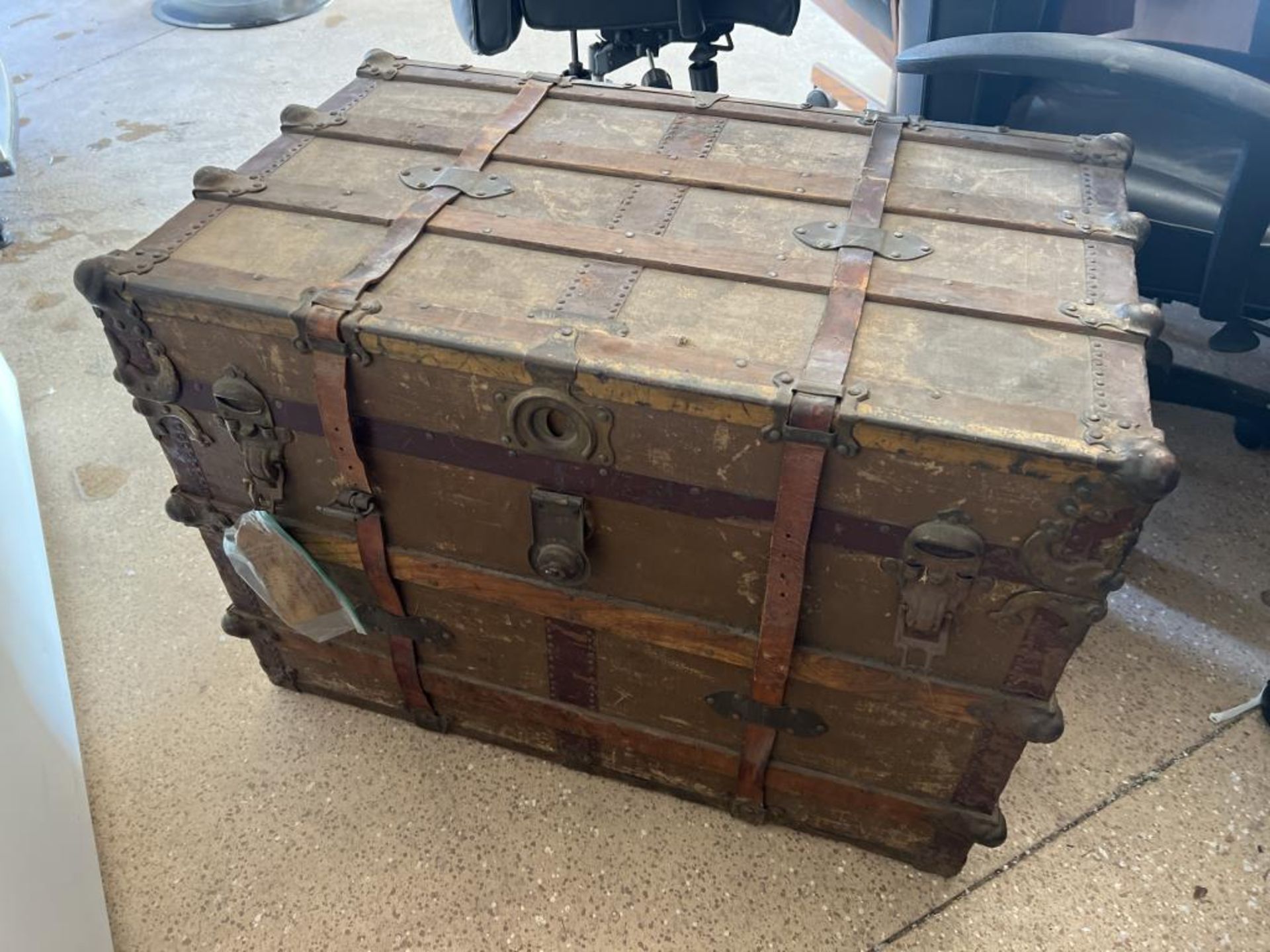 A.W. DETHLOFF & CO ANTIQUE TRUNK