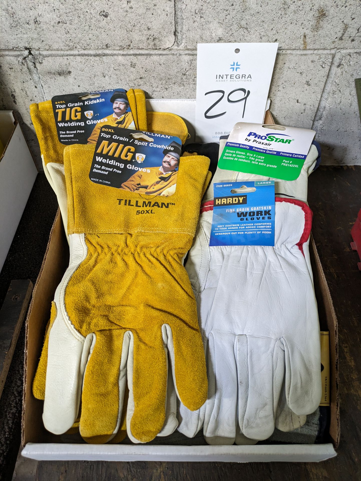 Lot of Assorted Work Gloves