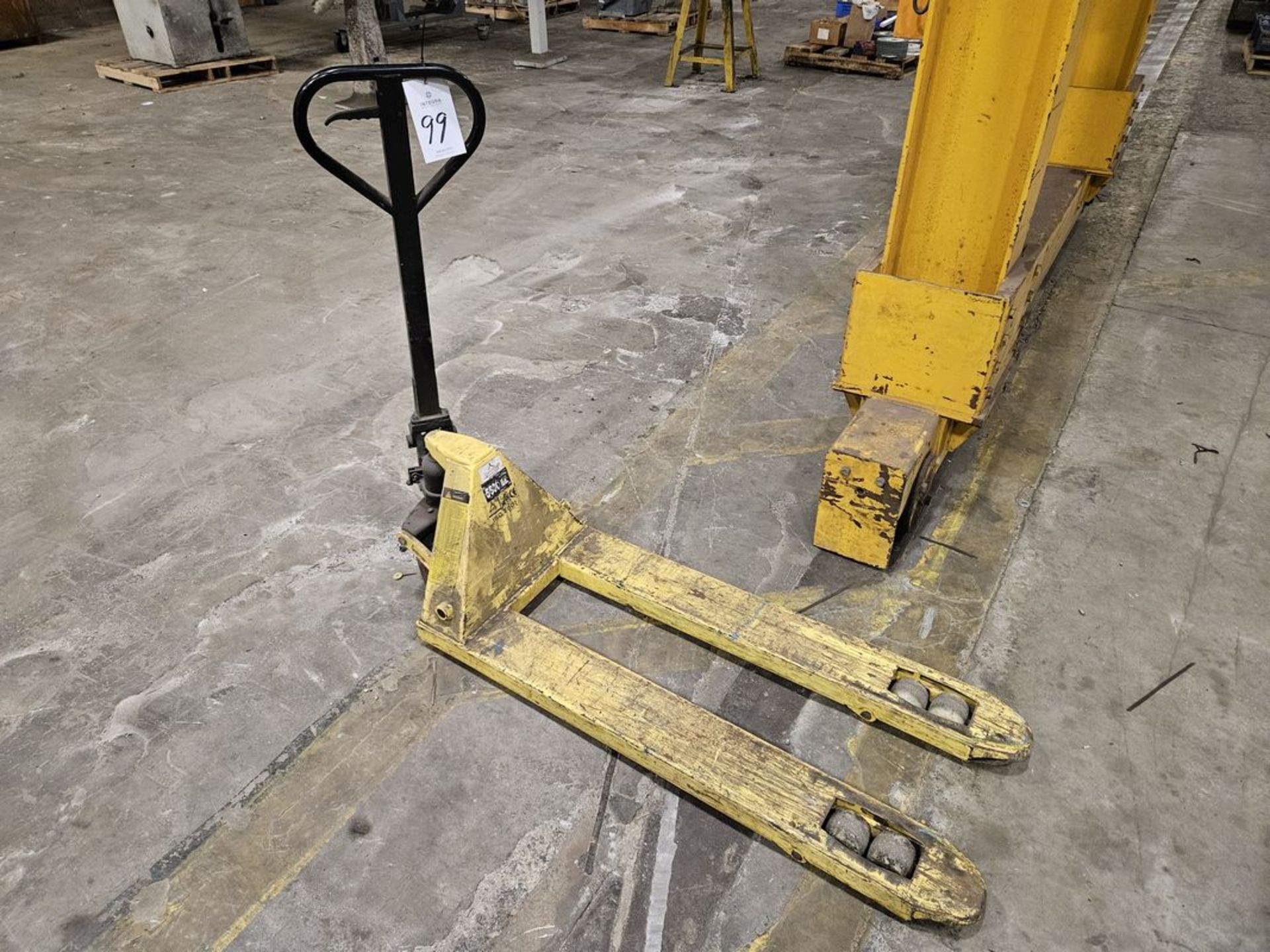 5500-Lb Hydraulic Pallet Jack