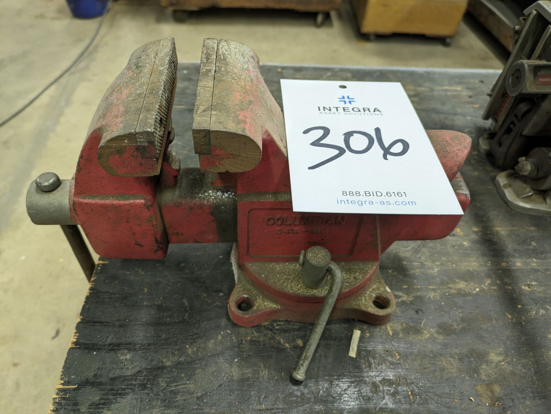 Columbian D44-M3 4" Bench Vise