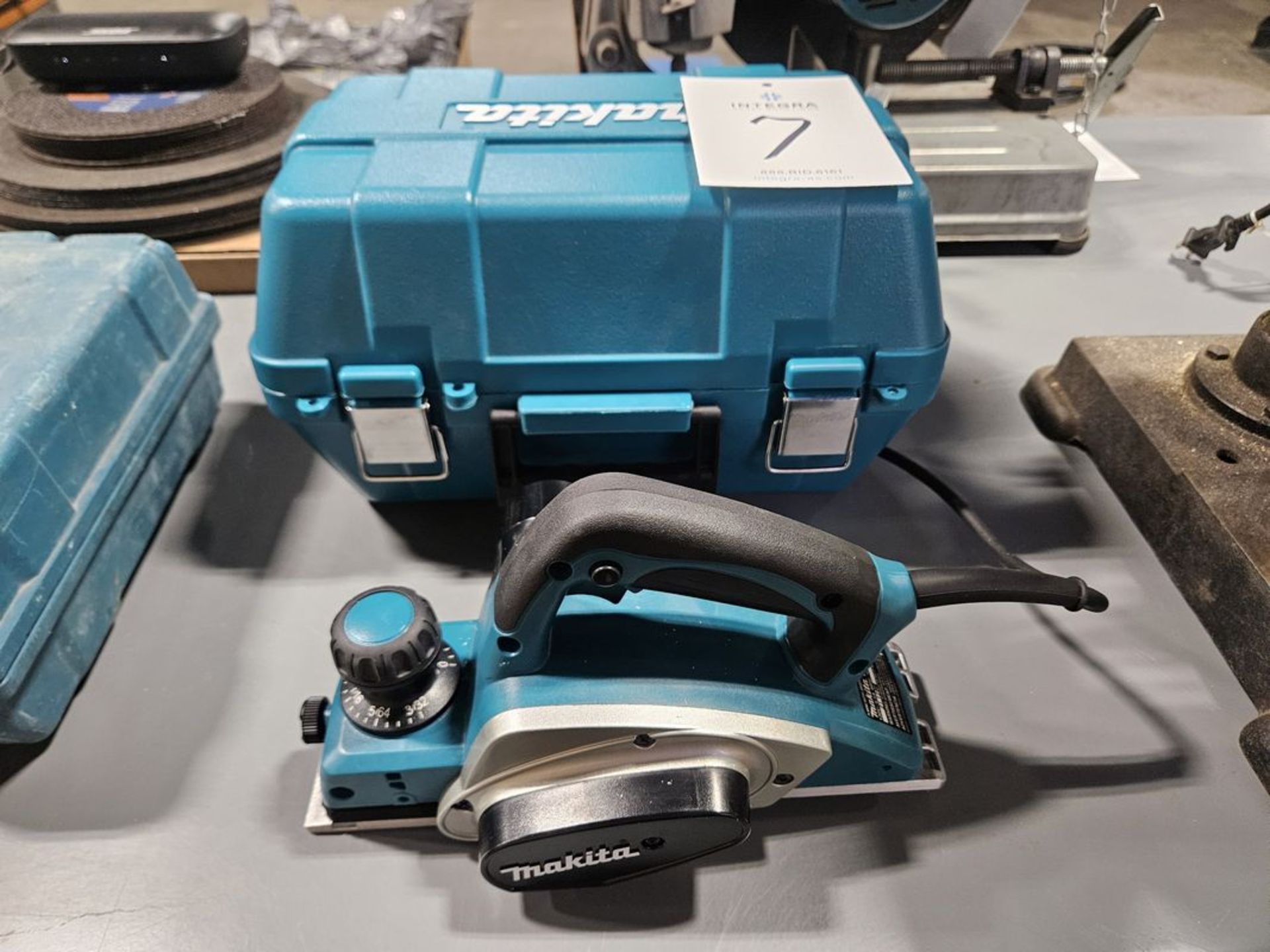 Makita #KP0800 3.25" Corded Planer w/ Case - Image 2 of 3