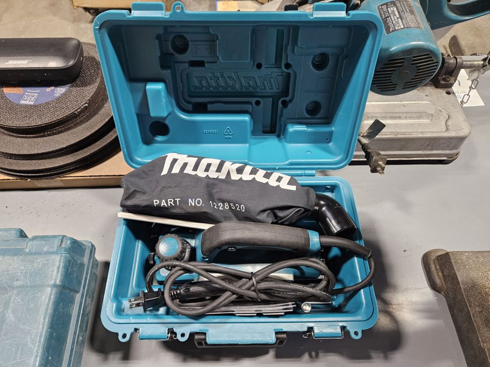 Makita #KP0800 3.25" Corded Planer w/ Case - Image 3 of 3