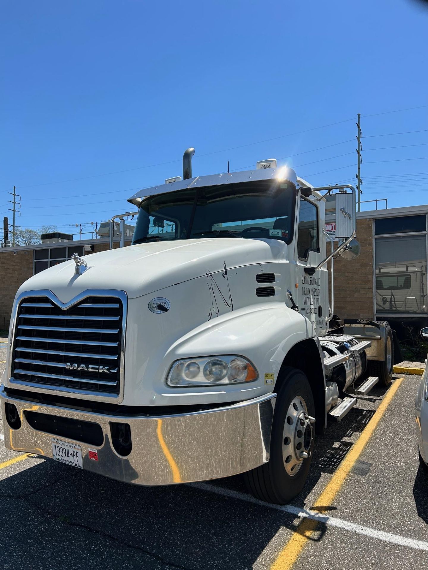 2015 Mack Pinnacle CXU612 Day Cab Truck