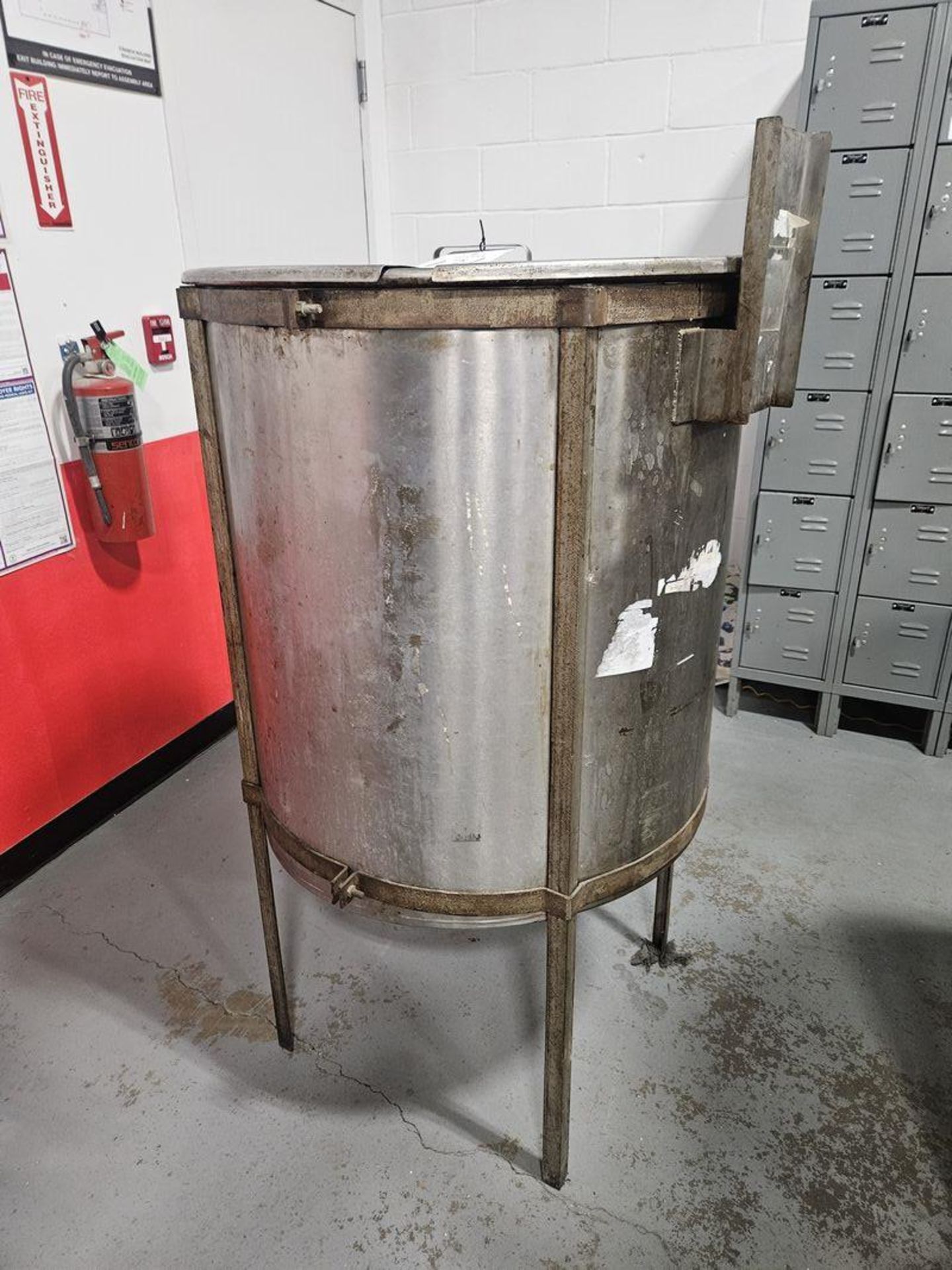 82 Gallon Stainless Steel Mixing Tank