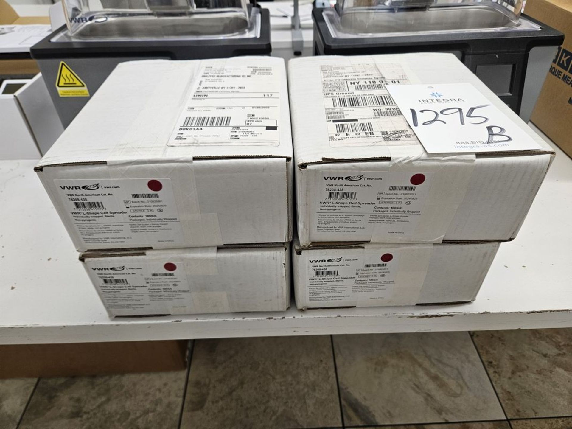(4) Cases of 100 VWR 76208438 L-Shape Cell Spreaders