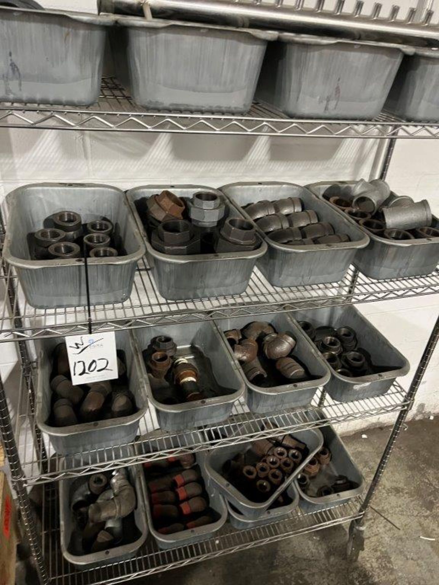 Lot of Assorted Pipe Fittings, Valves and Misc. - Bild 2 aus 3