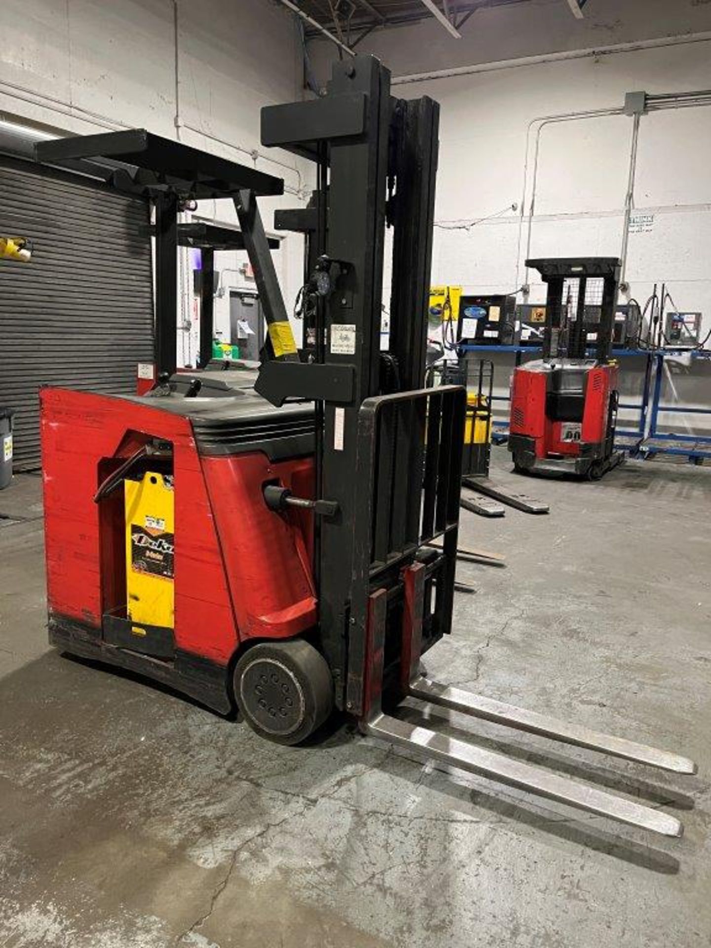 Raymond DSS300 3,000-Lb Capacity Standup Electric Forklift - Image 2 of 5