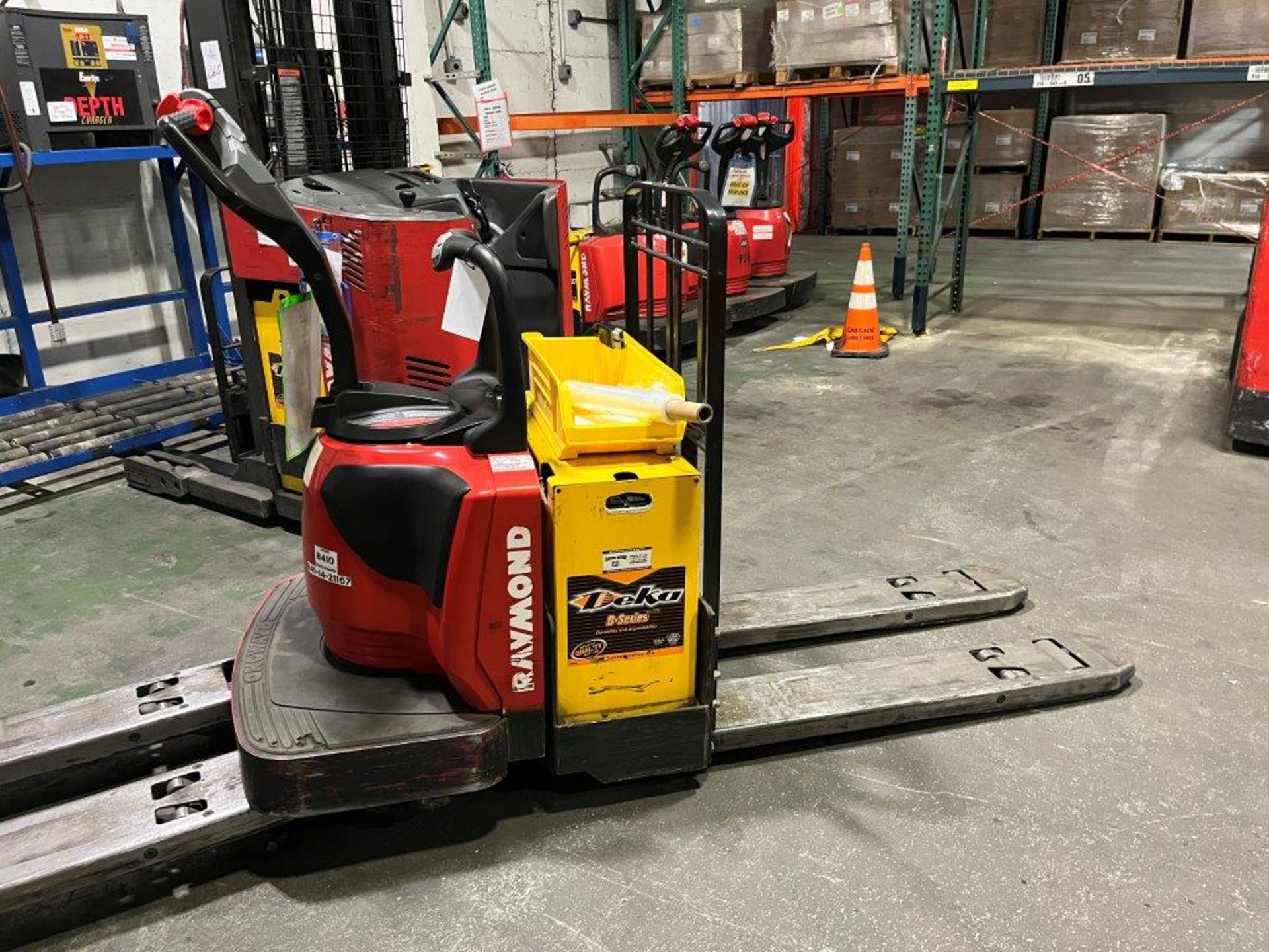 Raymond 8410 6,000-Lb Capacity Walkie Electric Pallet Jack - Image 2 of 4