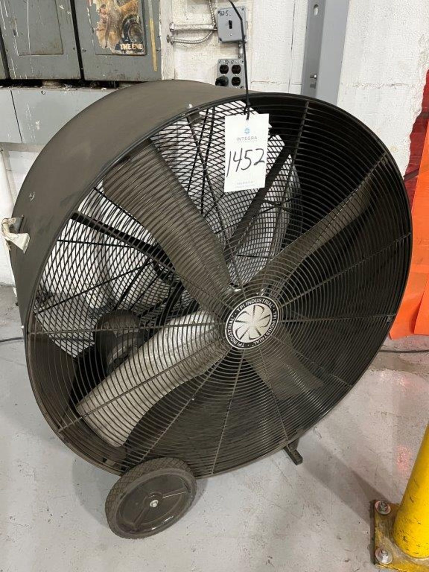 TPI Industrial 40" Drum Fan