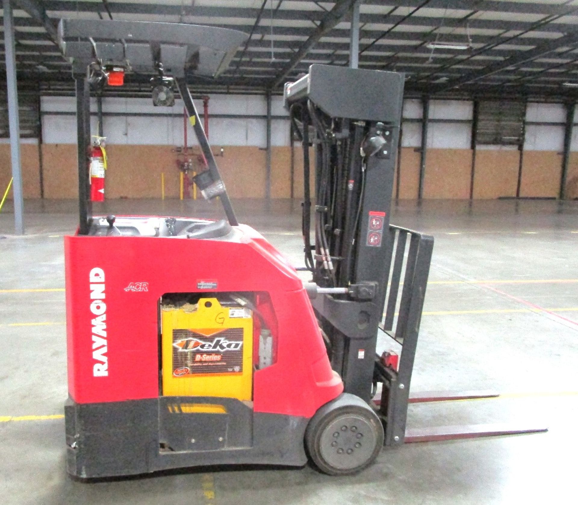 Raymond 425-C35QM 3,500-Lb Electric Stand Up Forklift Truck - Image 3 of 7