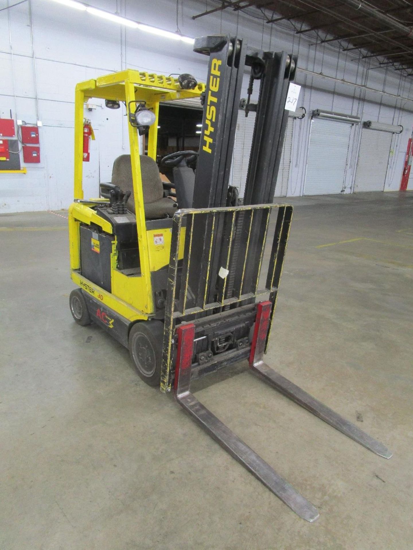 Hyster E30Z 2,850-Lb Electric Forklift Truck - Image 2 of 5