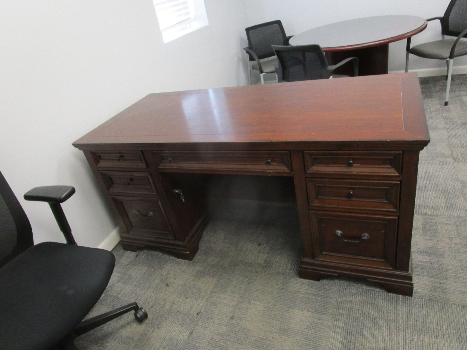 Lot of Executive Office Furniture - Image 5 of 6