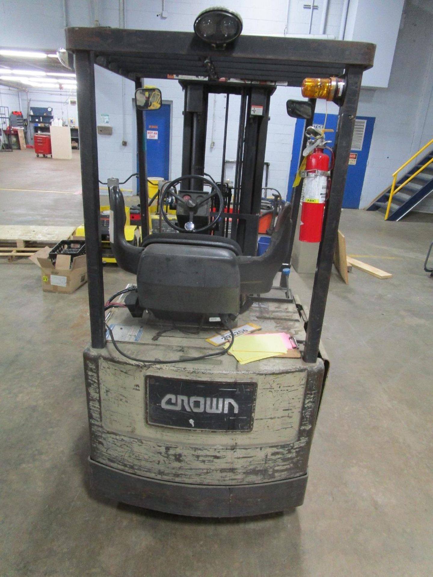 Crown 30SCTT 2,500-Lb Electric Forklift Truck - Image 4 of 6
